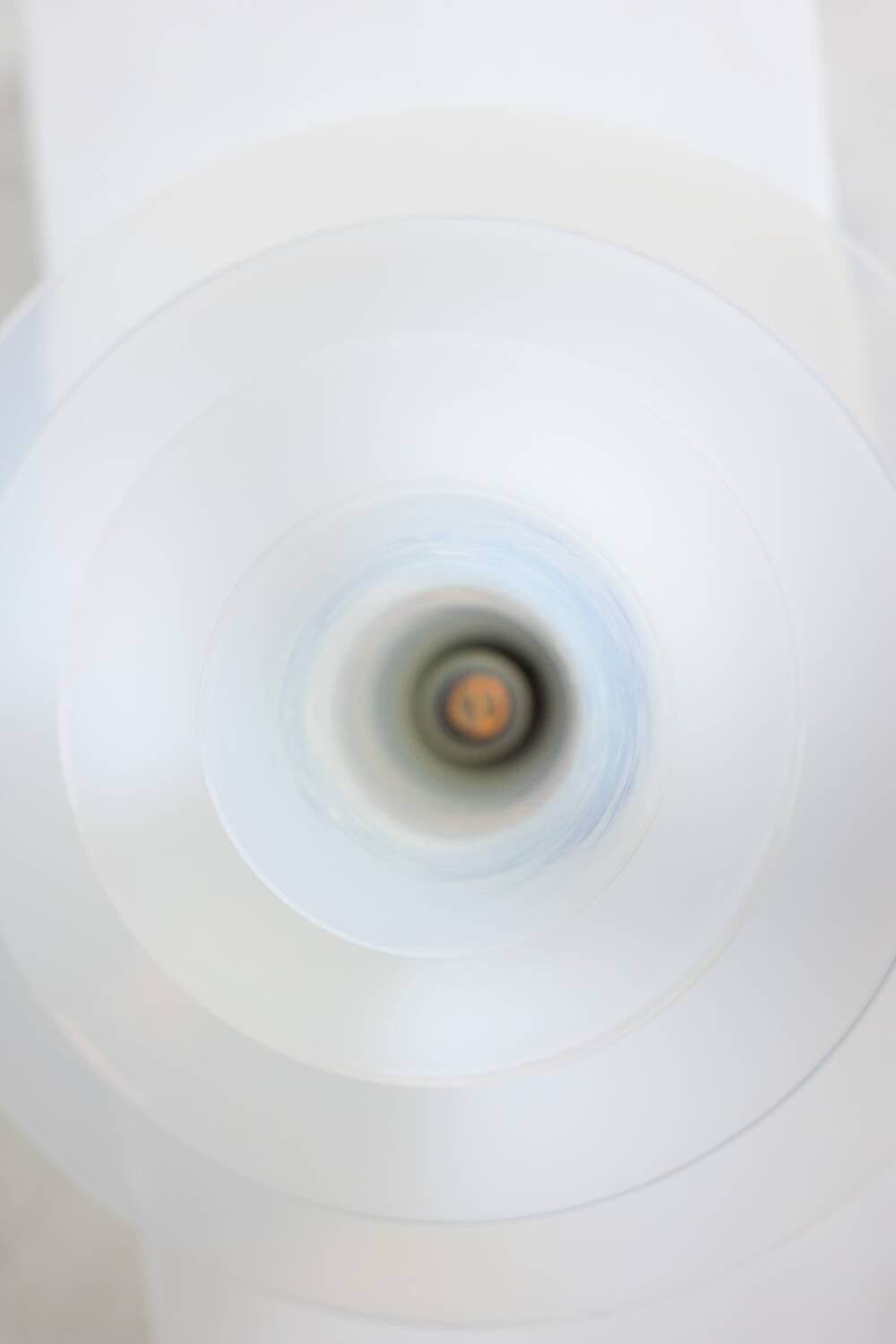 "Petal" lamp in opalescent white and bluish glass. 21st century.