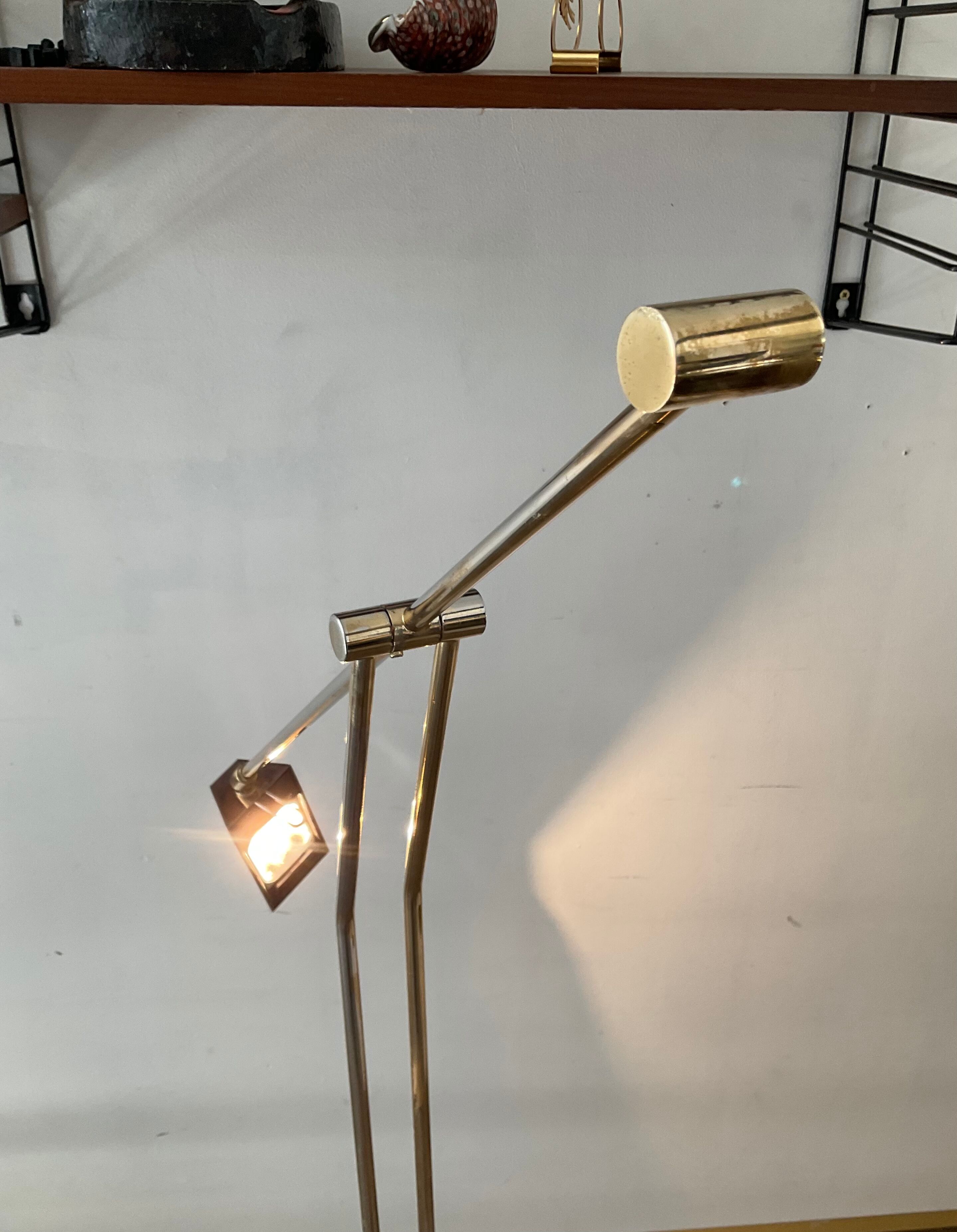Deknudt e-reader floor lamp from the 70s in brass