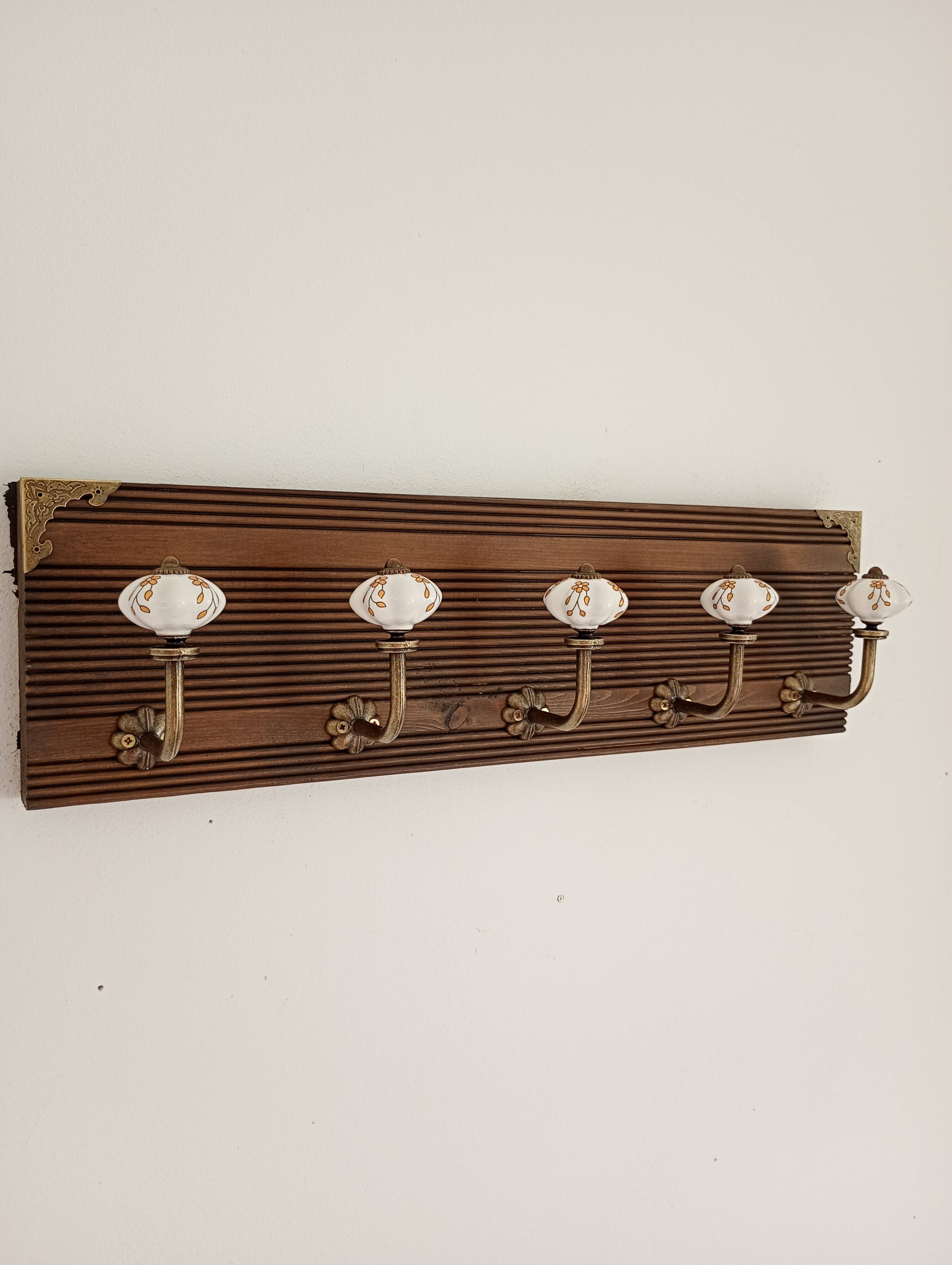 Wall coat rack 50 cm – 5 metal and ceramic hooks – Stained wood
