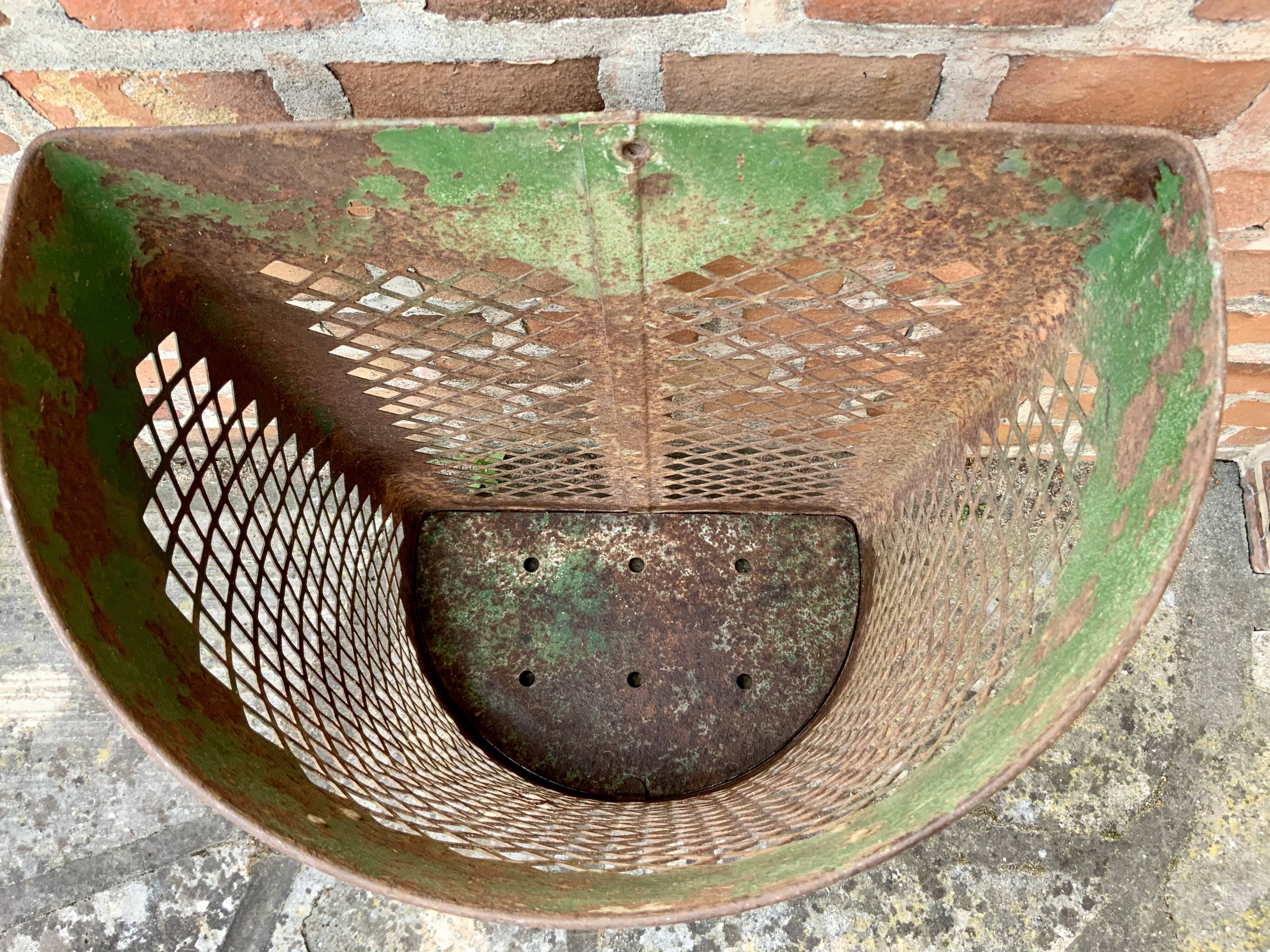 60s public garden bin