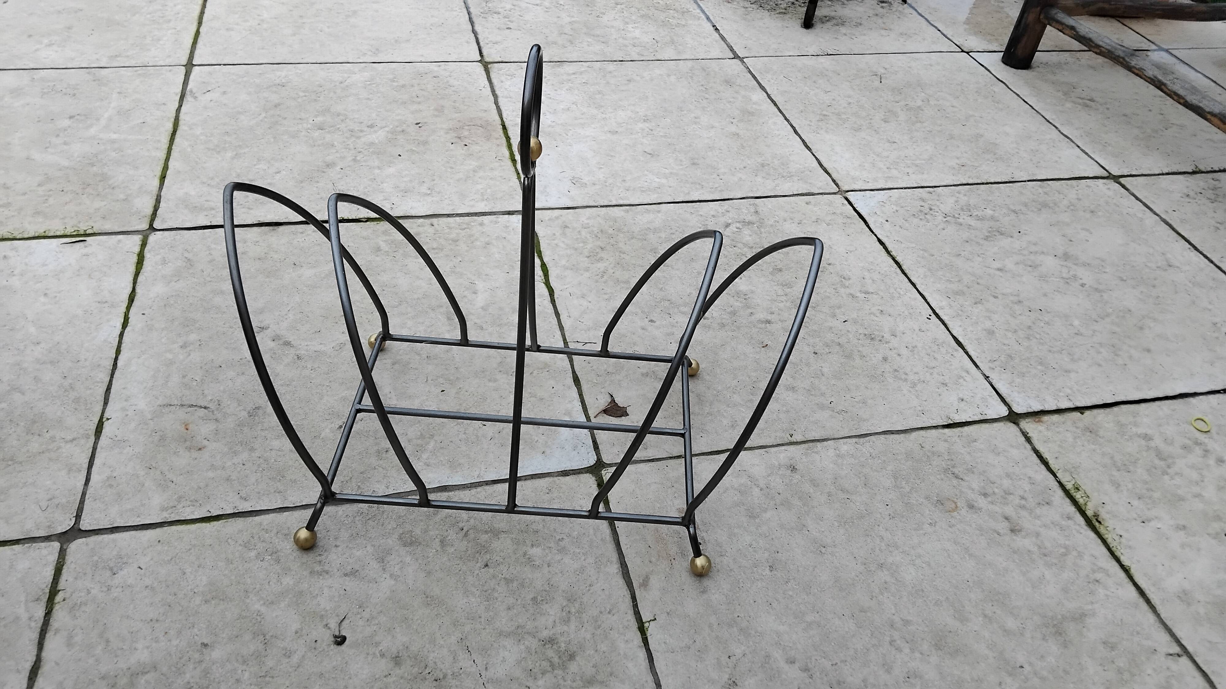 Vintage 1980s metal magazine rack