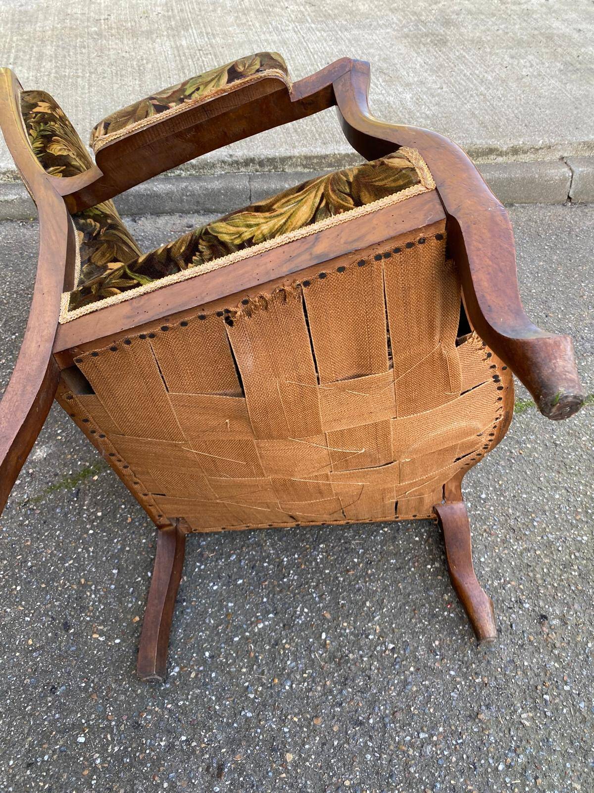 Louis XV Voltaire armchair in solid wood and floral velvet fabric from the years.