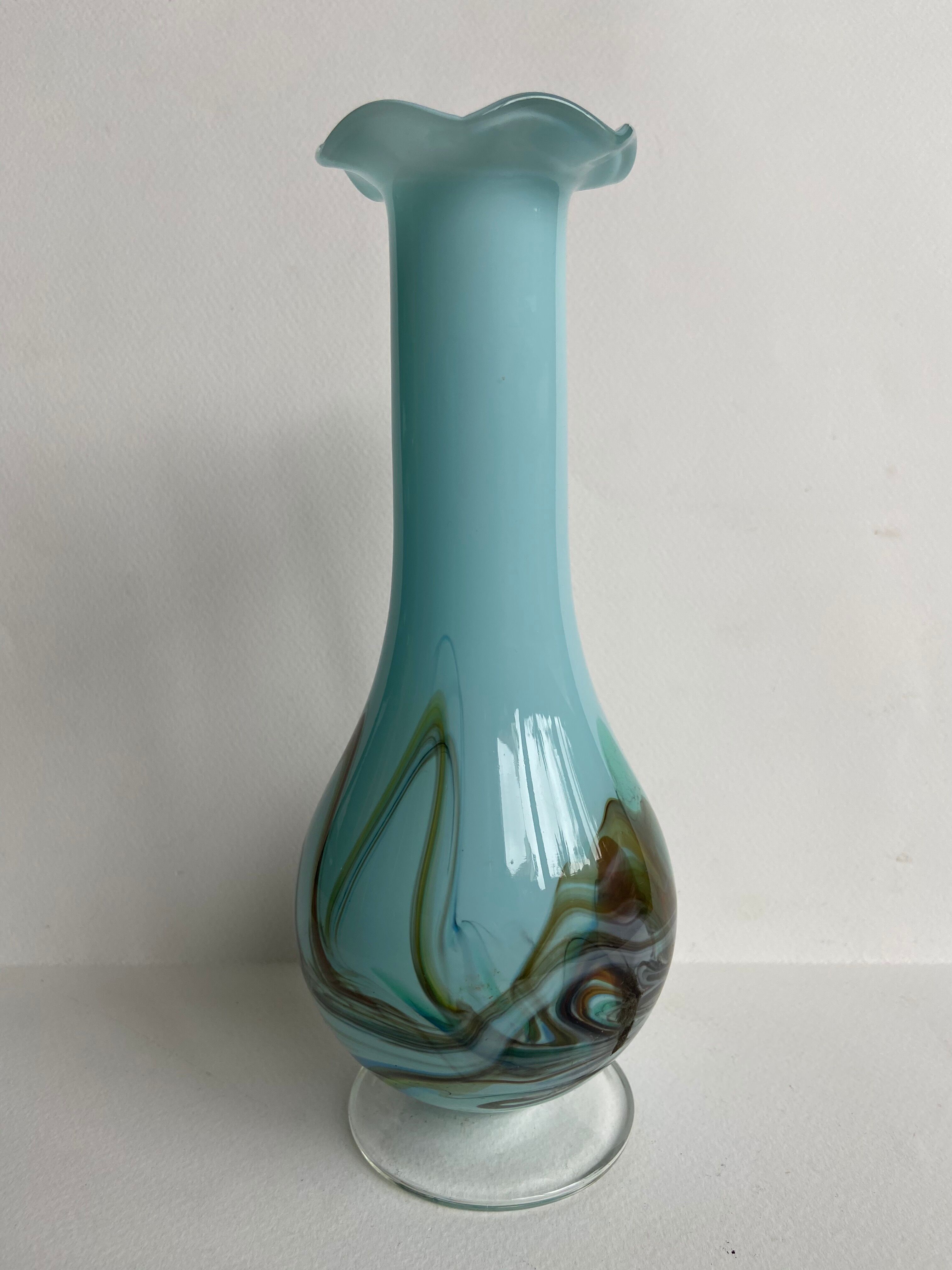 Vase in opaline