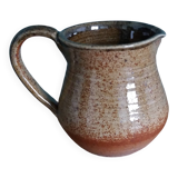 Jug with a milk jug signed, Beceleuf