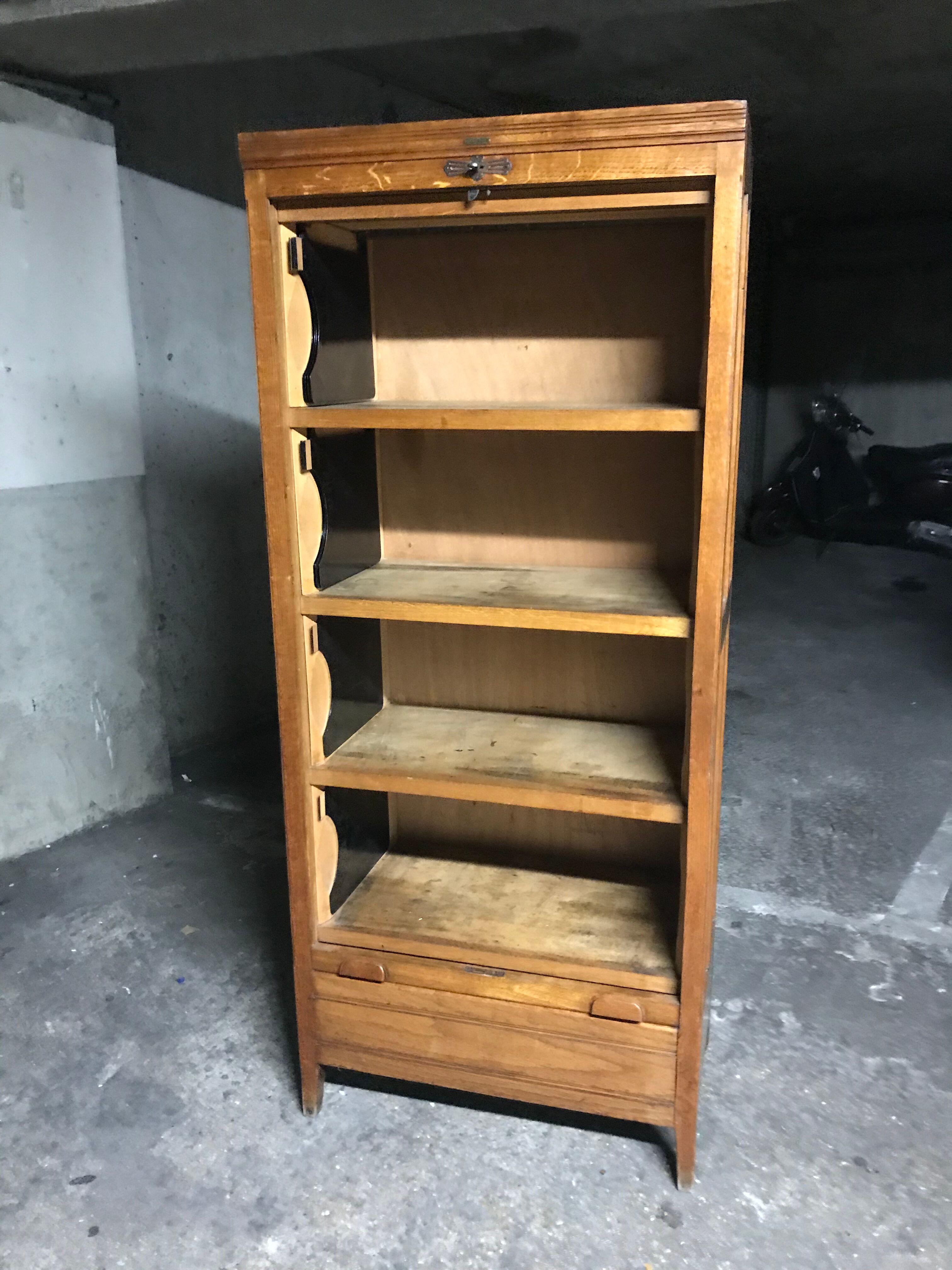 Notary curtain cabinet 1900