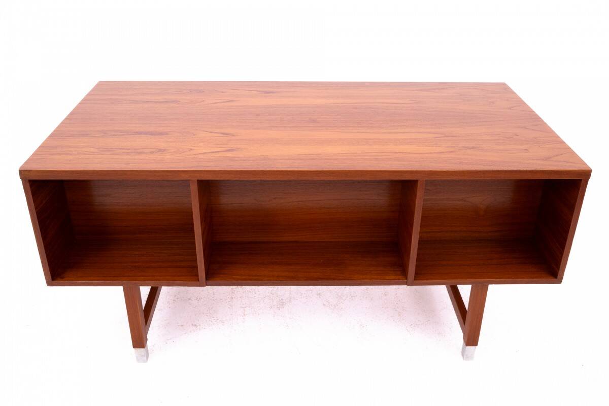 Teak desk, Eigil Petersens Mobelfabrik, Denmark, 1970s.