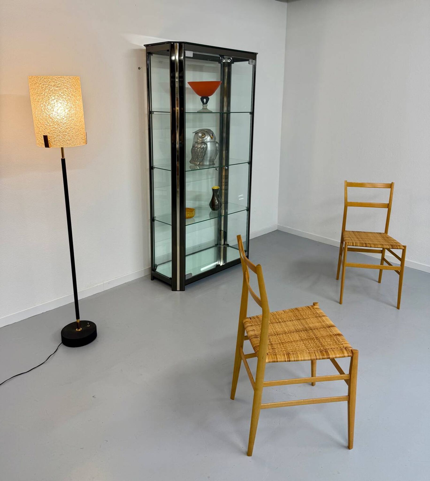 Antique display cabinet shelf in brass metal Italian design from the 70s