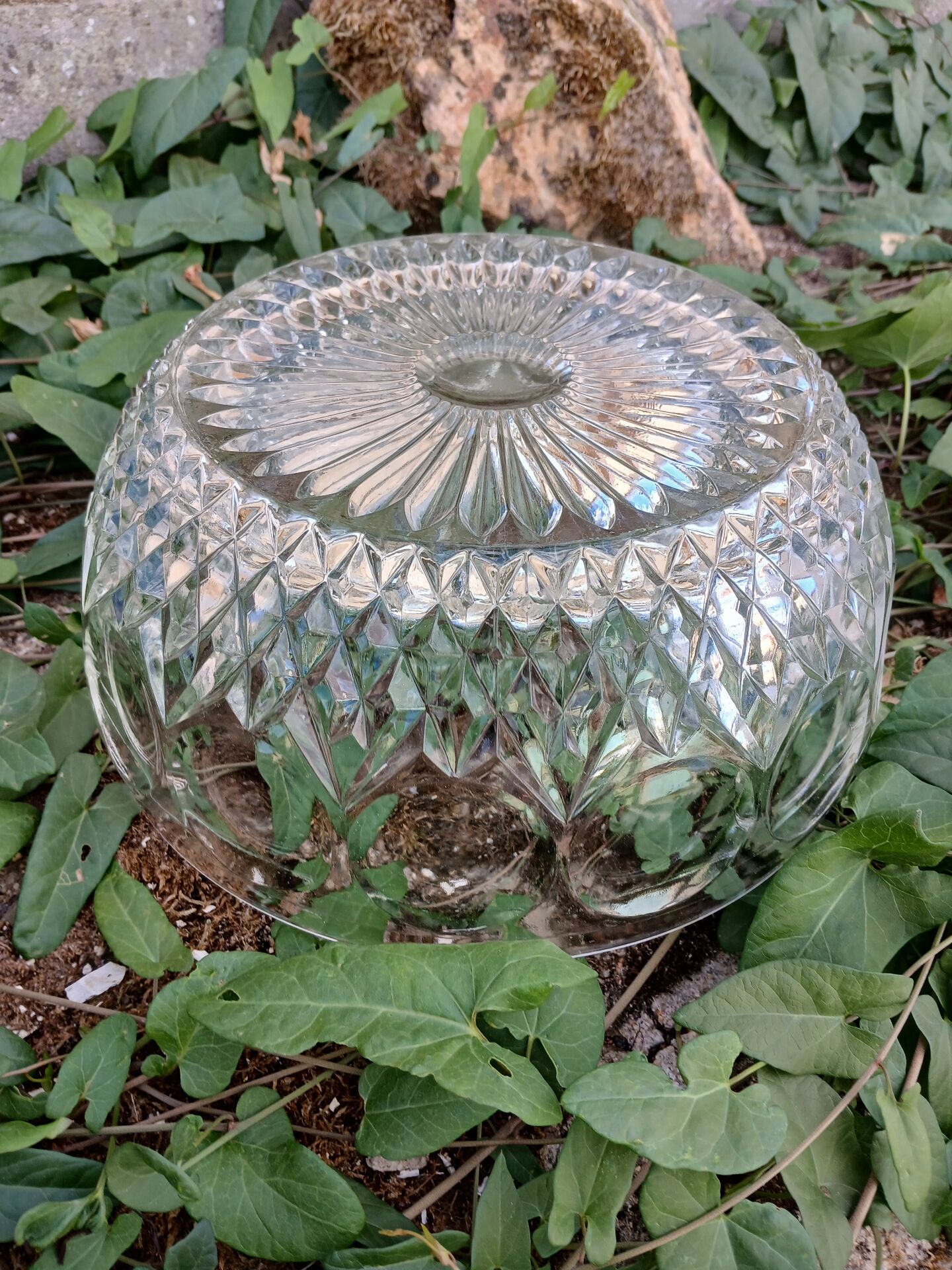 Saladier vintage en verre taillé 