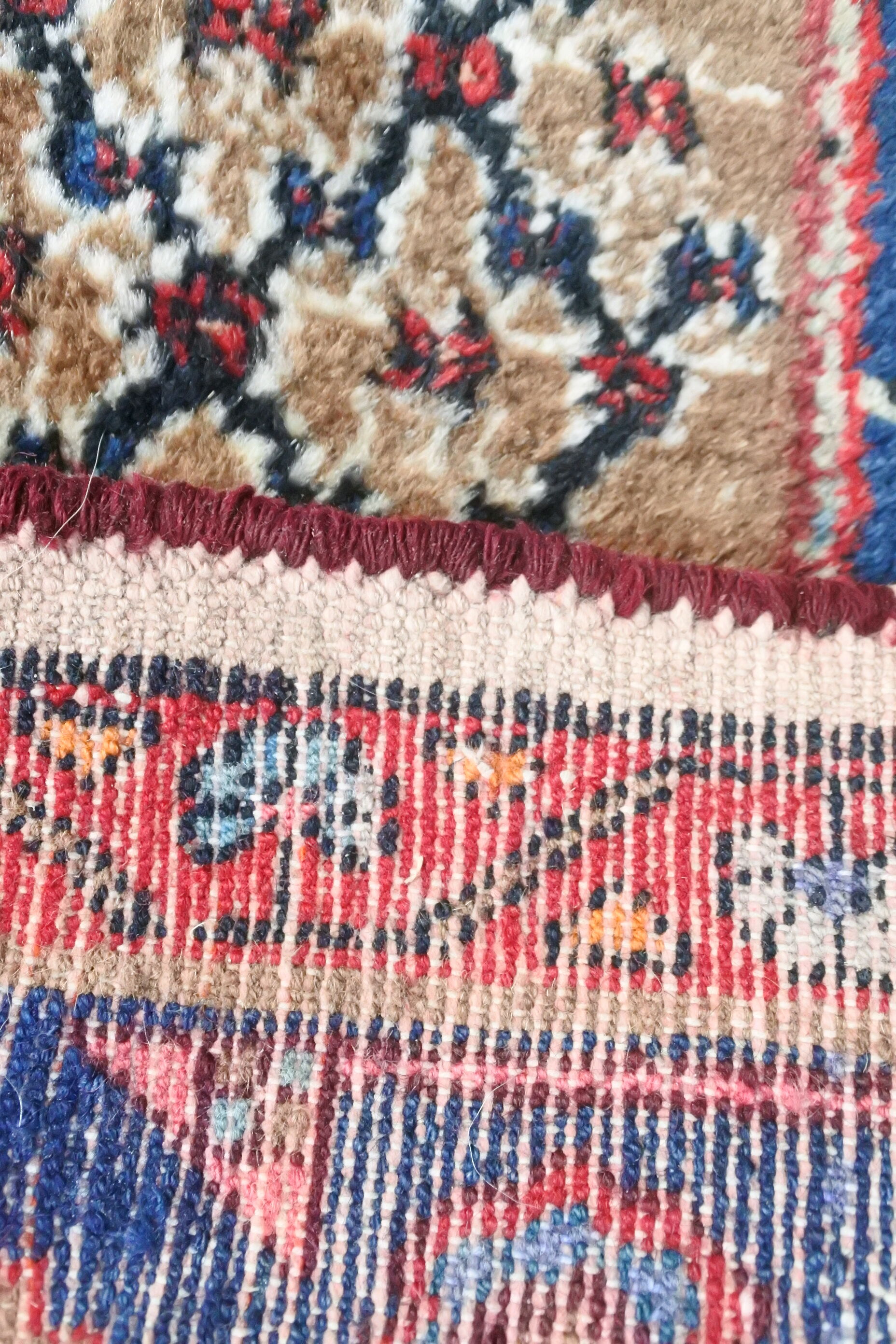 Spectacular hand-knotted Persian rug 245x137cm