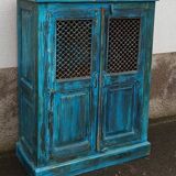 Armoire en bois ancien avec portes avec grille