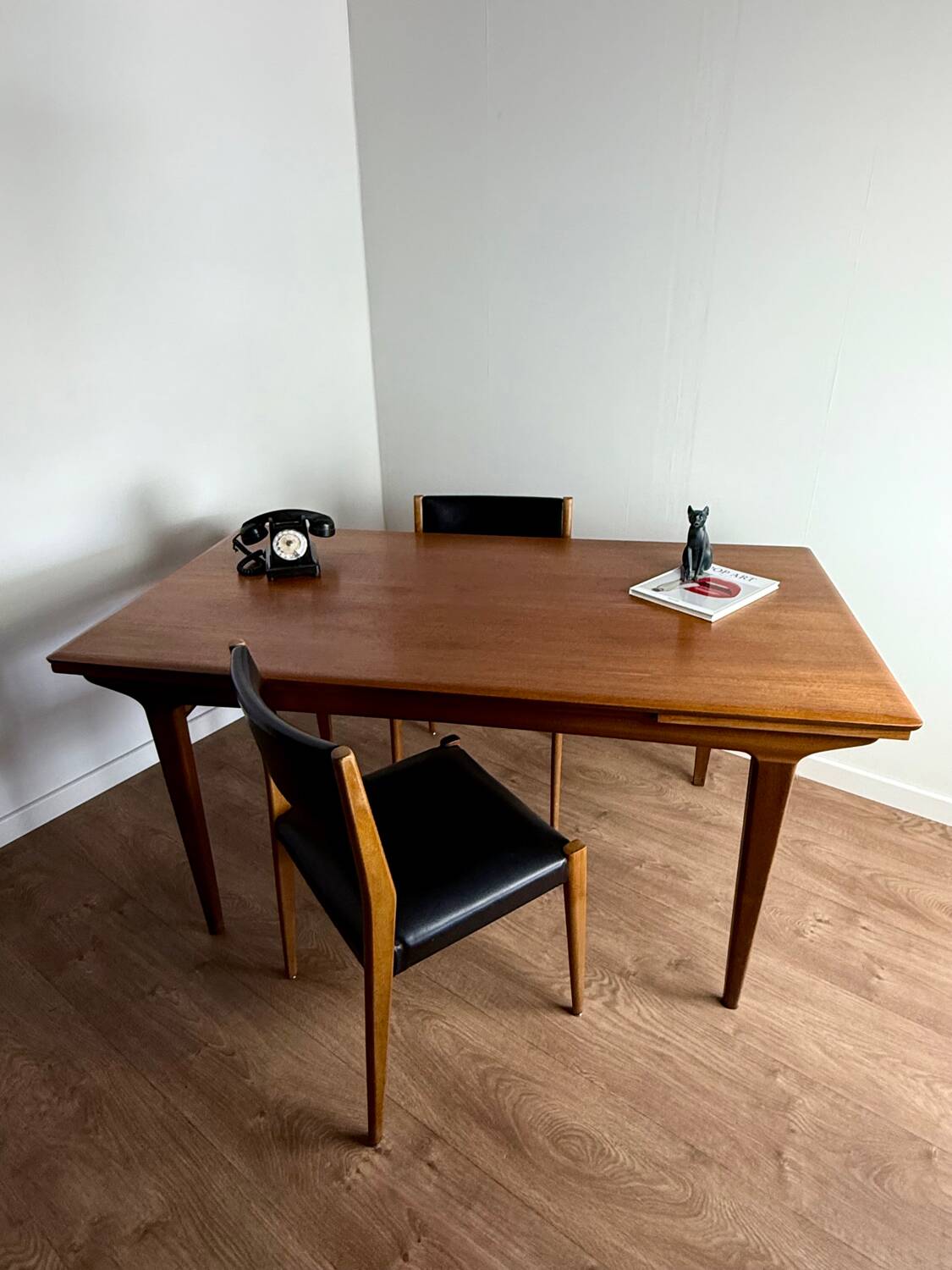 70s Scandinavian-inspired table with extensions