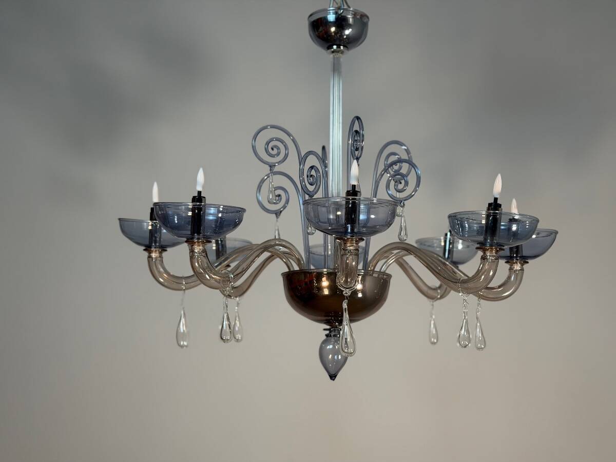 Venetian chandelier in two-tone grey/blue Murano glass with gilding, circa 1990.