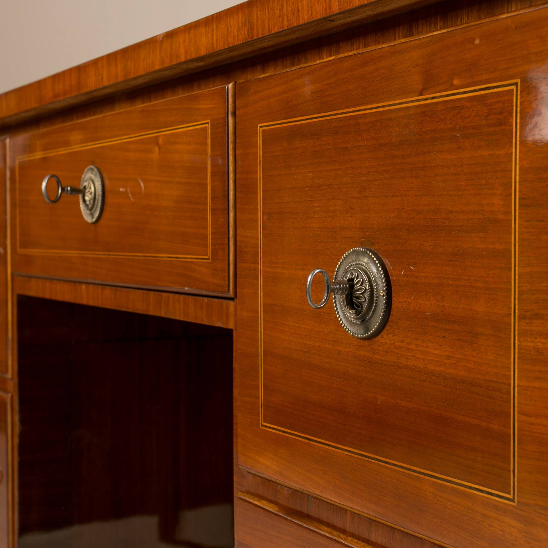 Bureau Biedermeier en placage de noyer, Allemagne, vers 1830