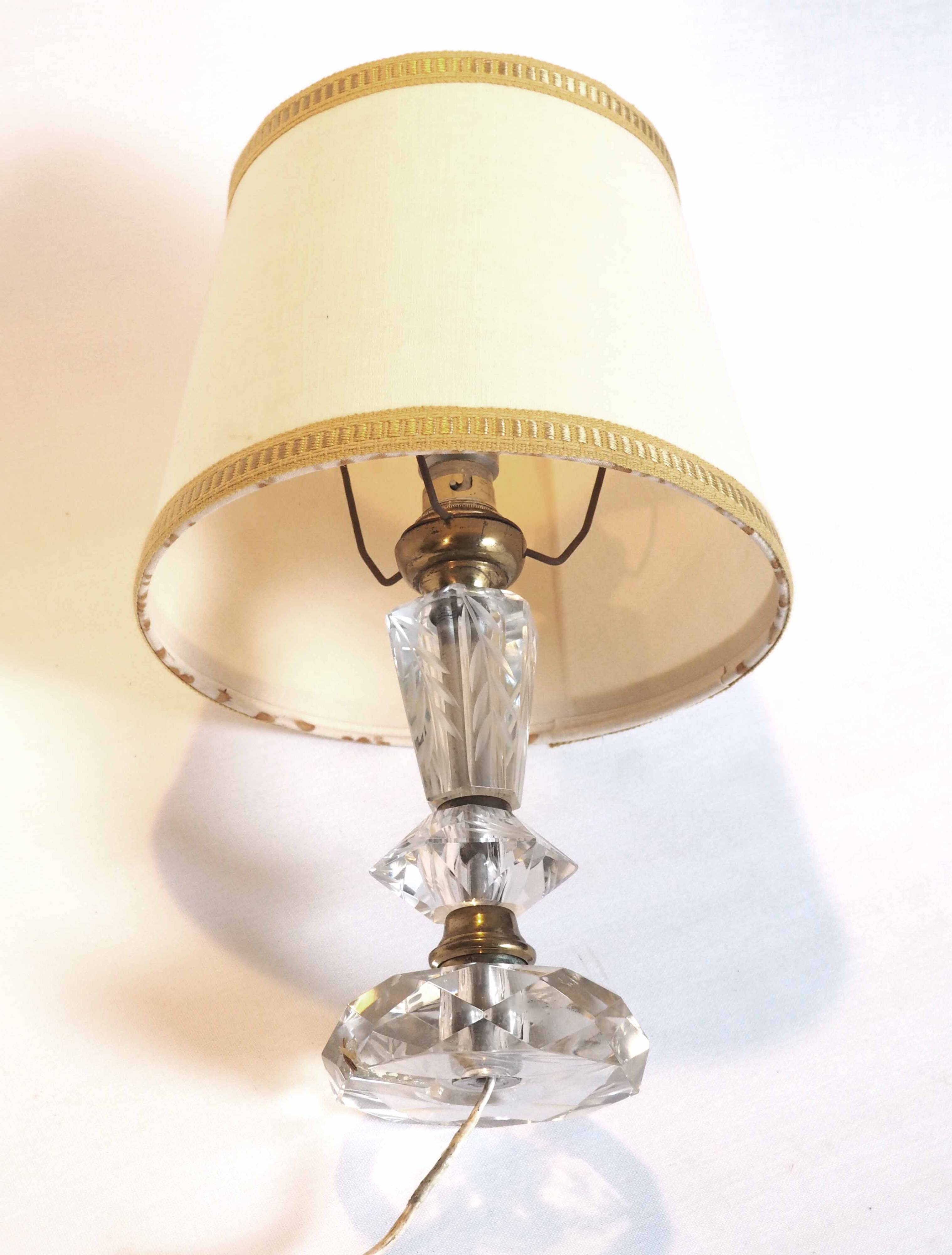 Chiseled crystal foot lamp