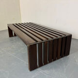 Table basse à lattes en bois et métal de style moderniste du milieu du siècle