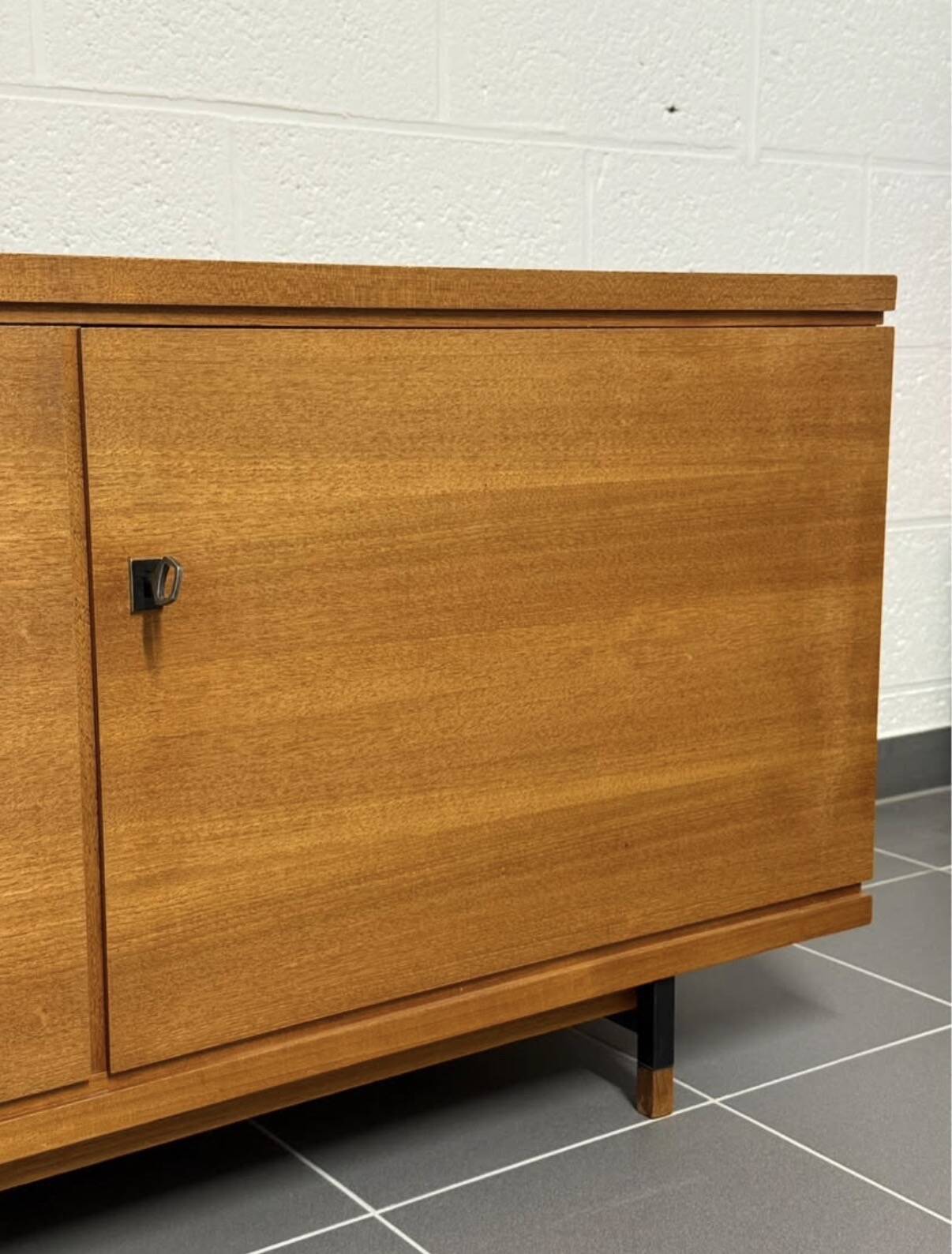 Buffet en teck mid century design - années 1960