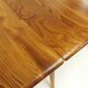 Table à manger en hêtre et orme du milieu du siècle Ercol