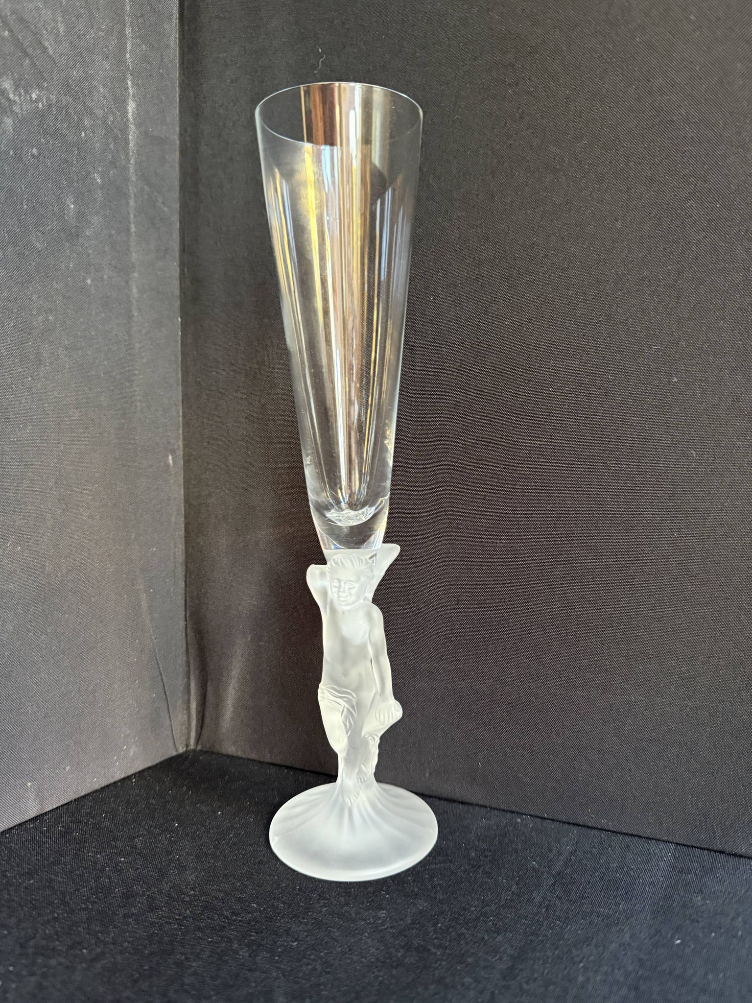 Champagne flutes Amour de Deutz sold in sets of 2.
