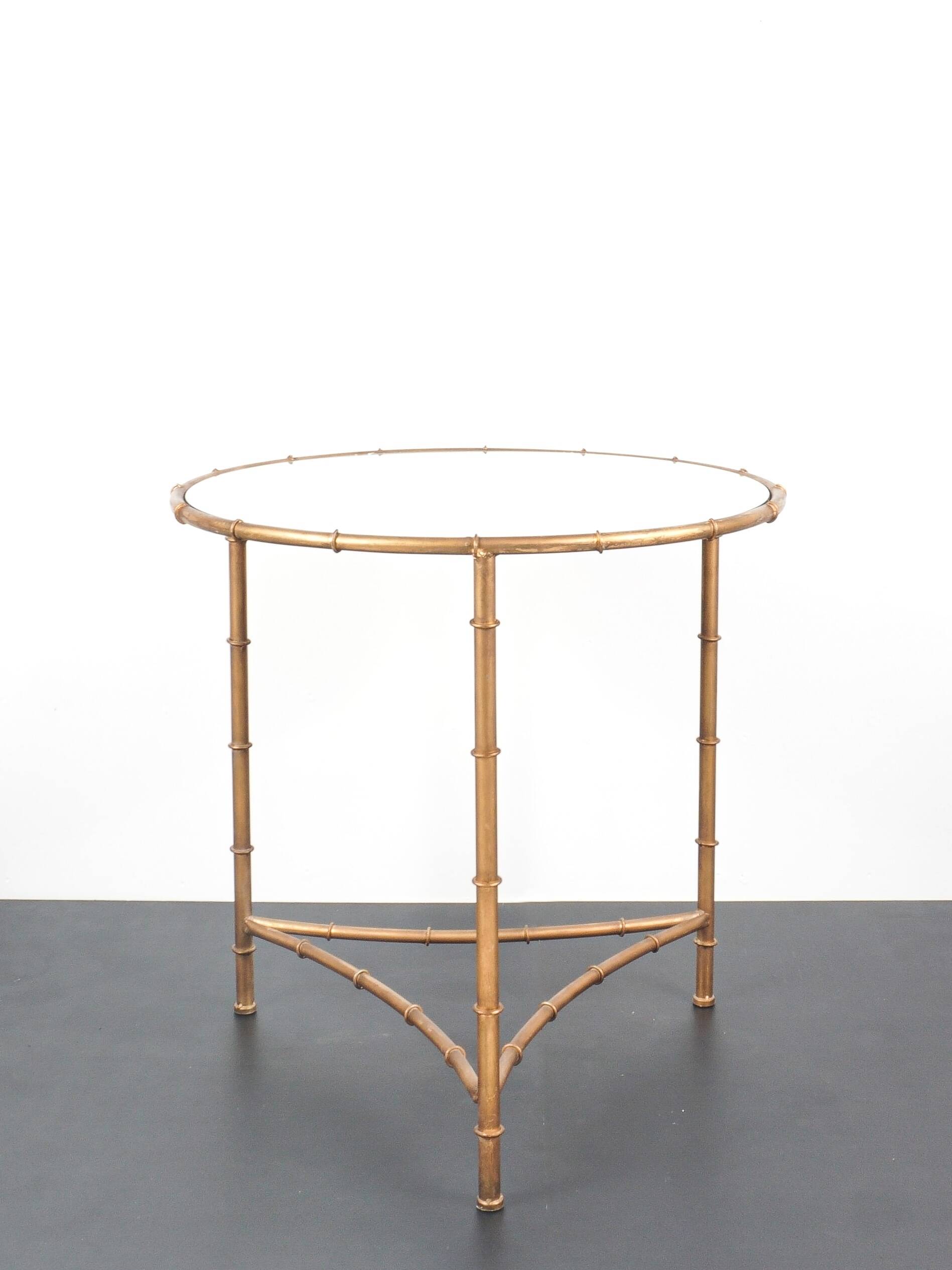 Vintage table / side table in gold metal with a mirrored top.