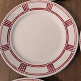 Huit assiettes plates Badonviller