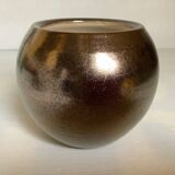 Small round vase, cracked golden ceramic.