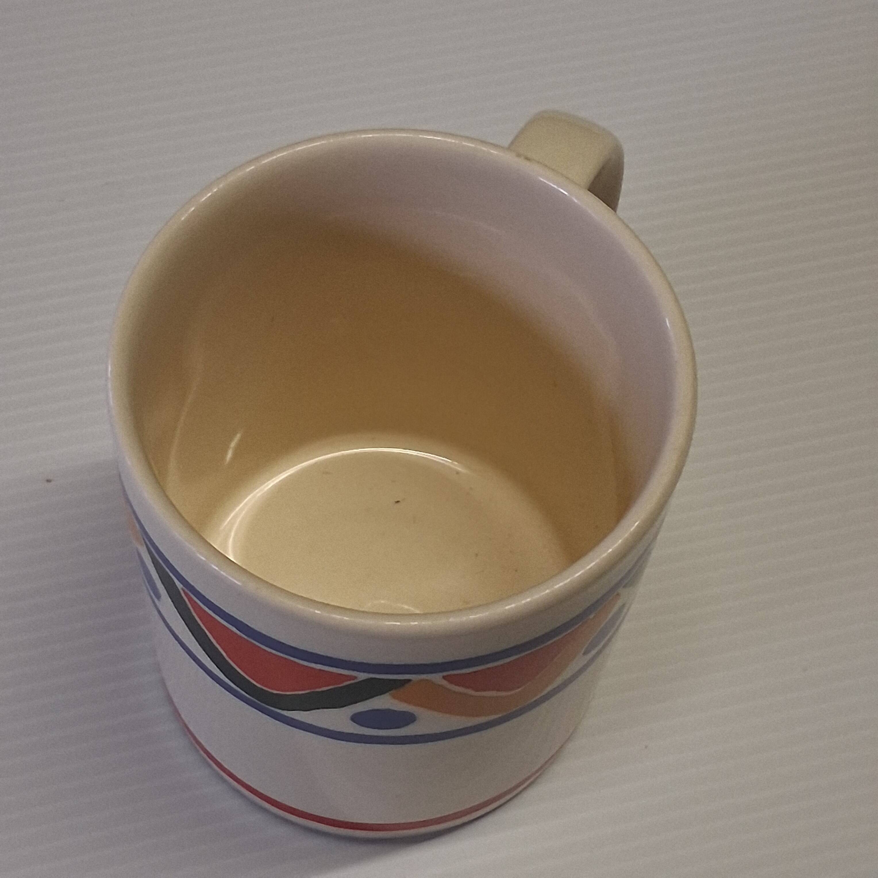 Set of 2 vintage Mobil advertising mugs in very good condition.