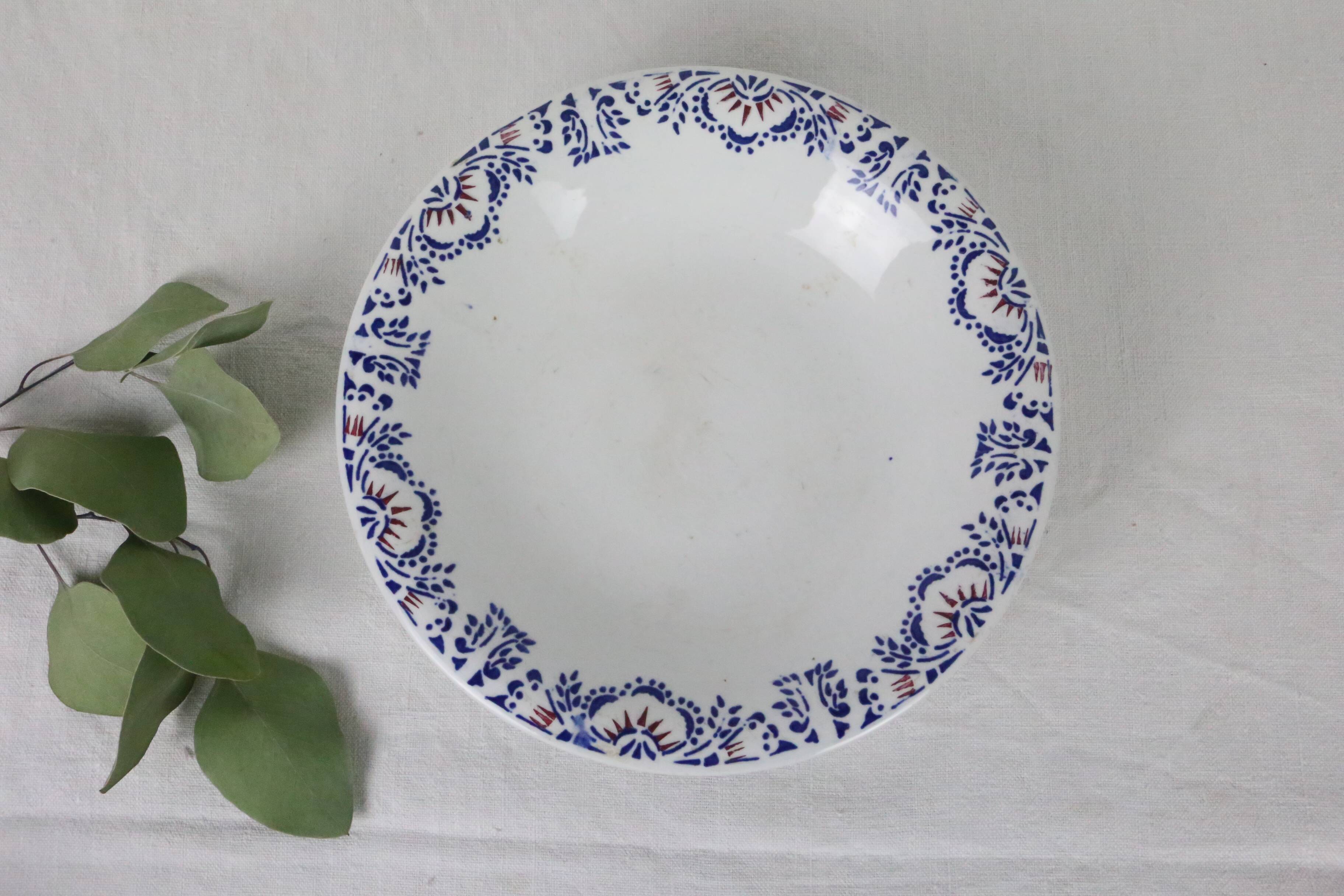 Plat piédouche, faïencerie Onnaing, vintage