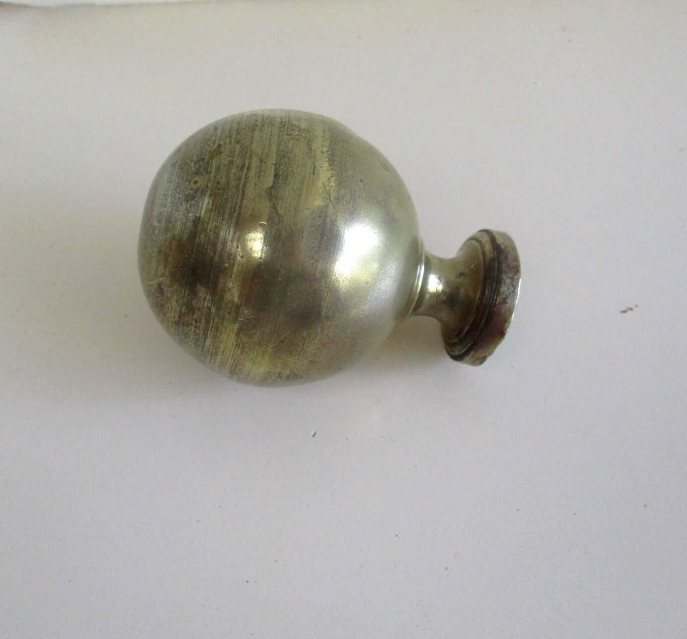 Boule ancienne en laiton  pour rampe d'escalier