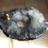 Cendrier en pierre sur pied