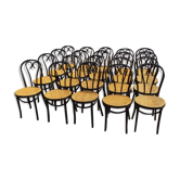 Ensemble de 20 chaises en bois courbé