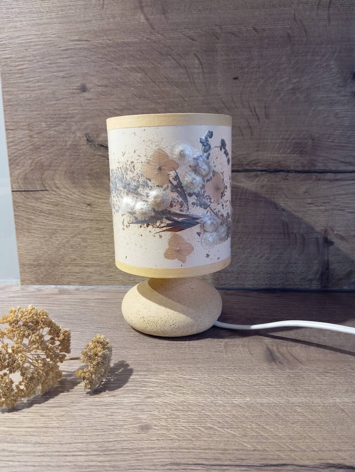 Mini lampe pierre, abat-jour incrustation fleurs séchées vintage 70