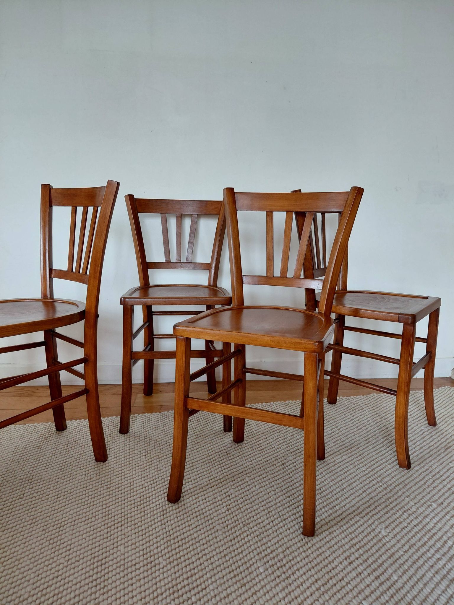 Set of 4 vintage bistro chairs in wood - brasserie style