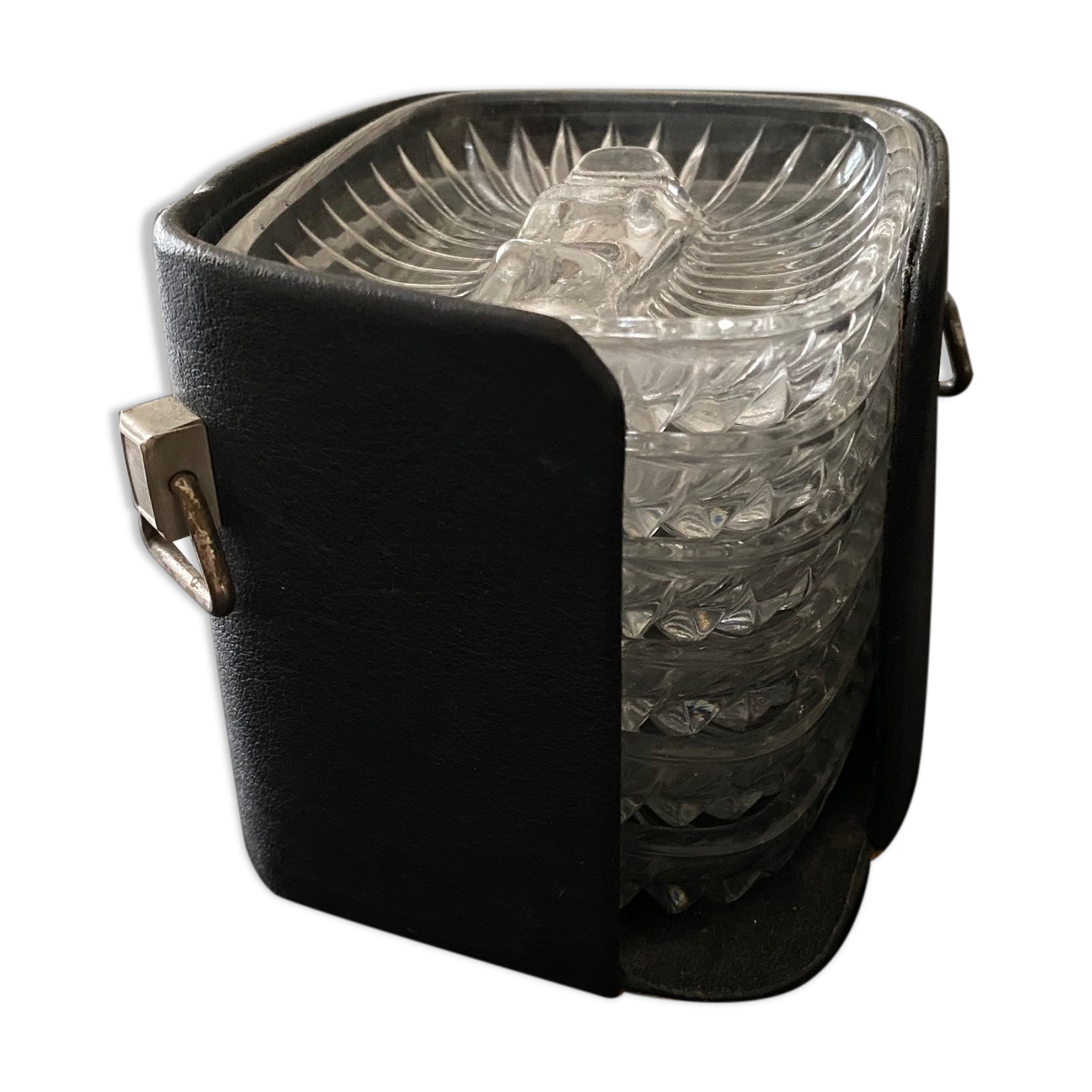 6 individual ashtrays in a leather case