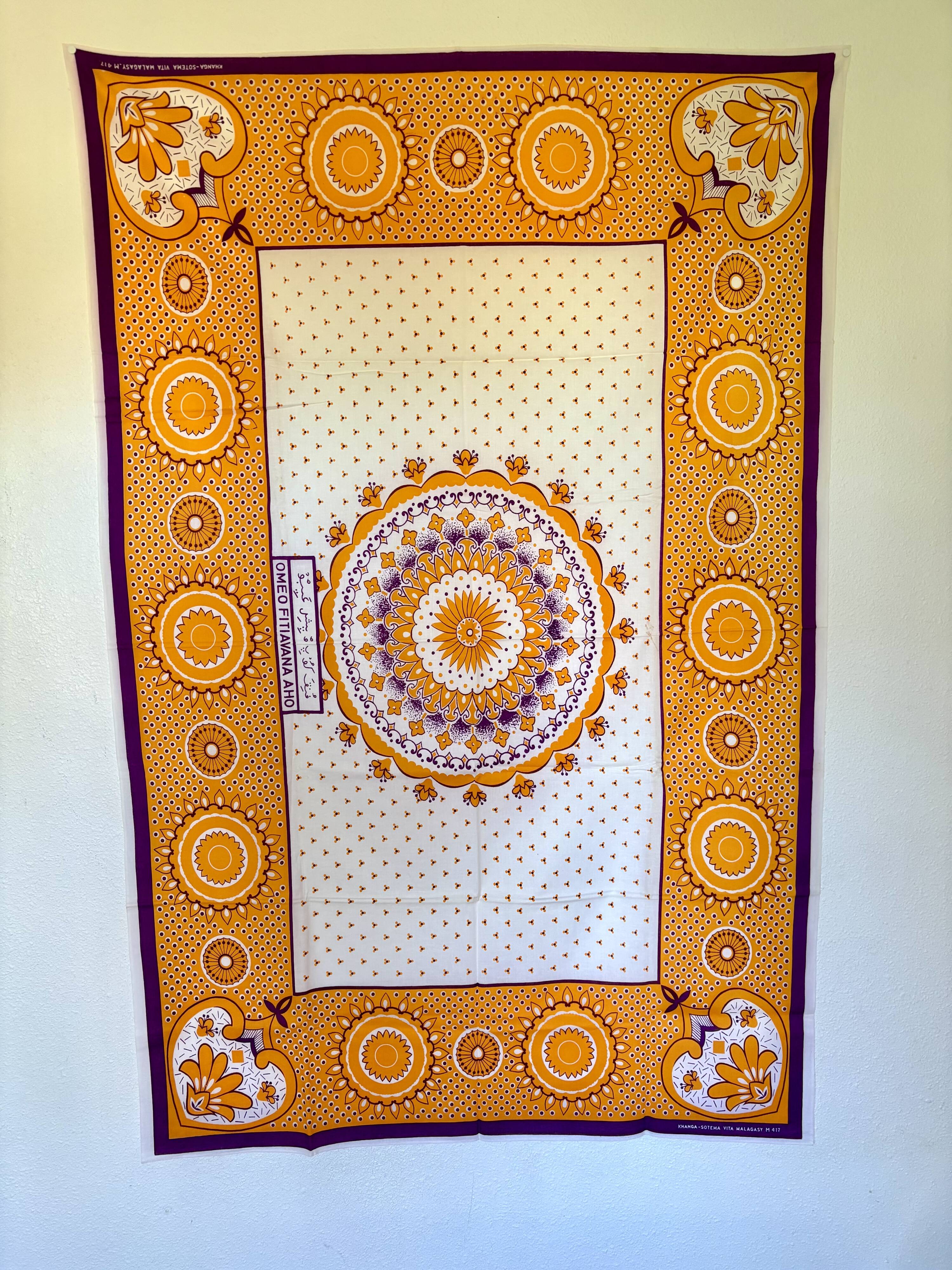 Nappe tenture malgache vintage jaune