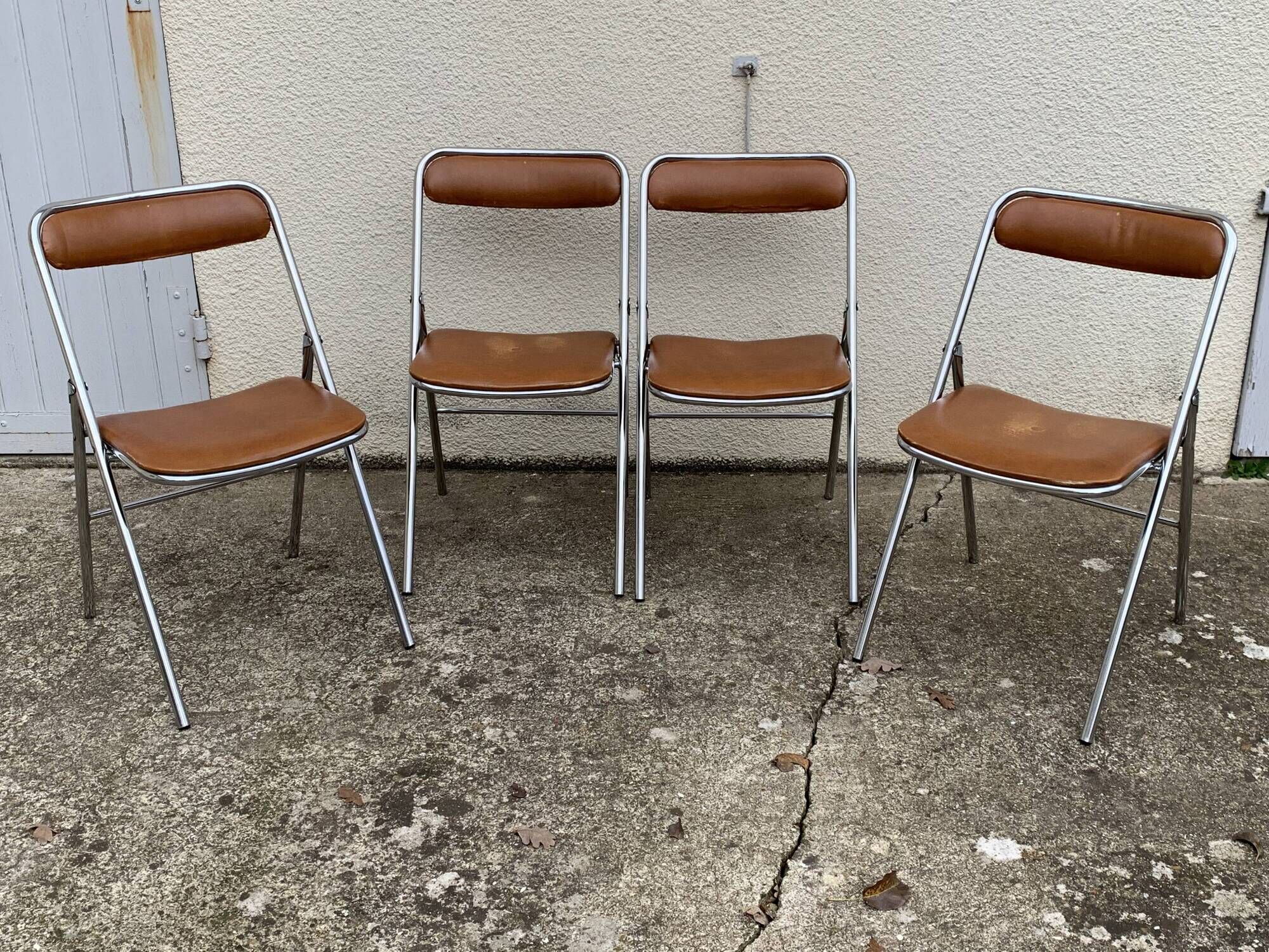 4 folding chairs chromed metal and Skaï fawn 1970