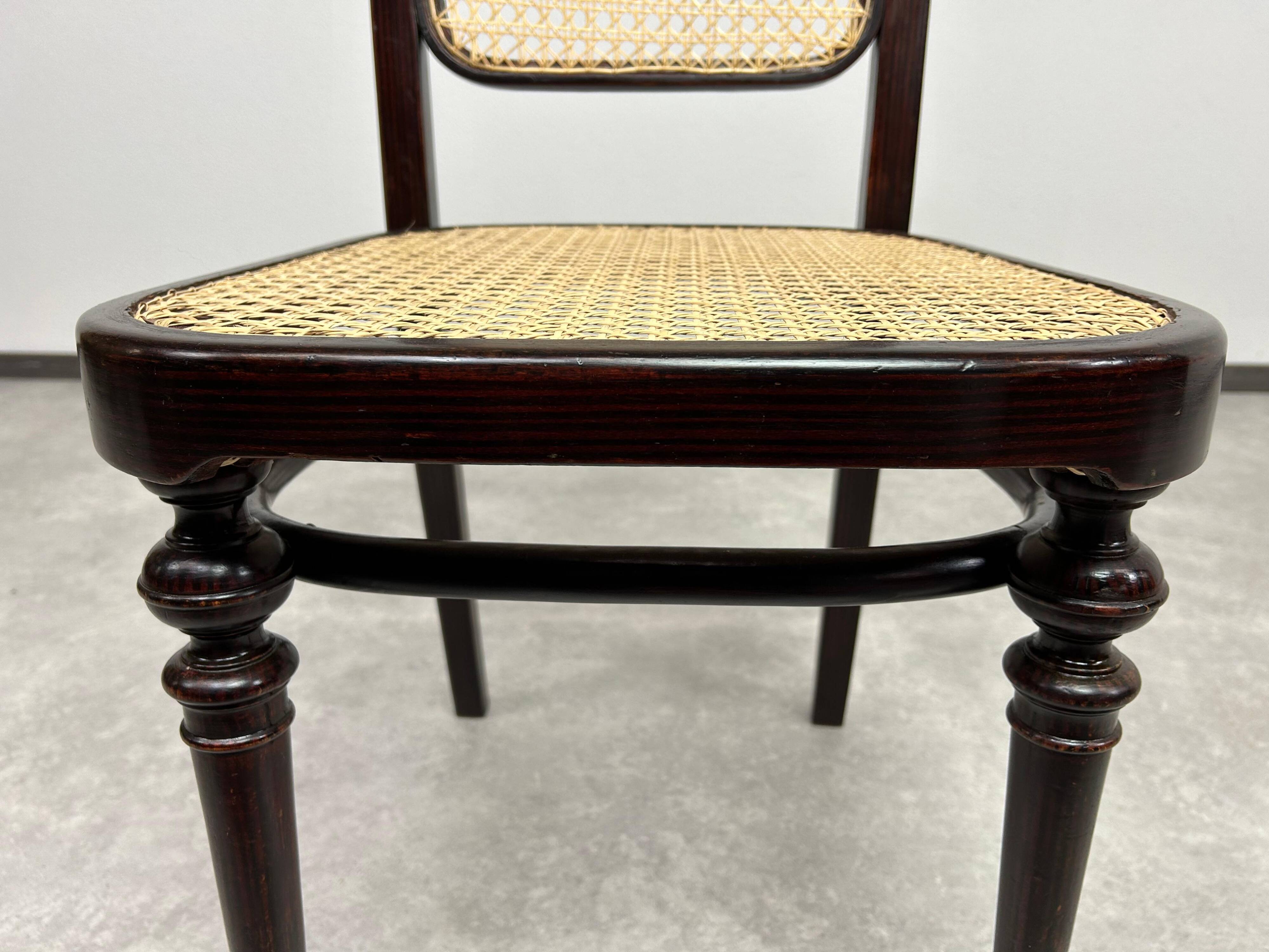 Set of 4 bentwood dining chairs by Thonet.