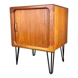 Cabinet Dyrlund du milieu du siècle
