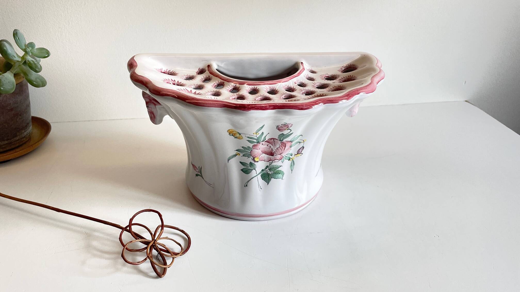 Wall-mounted flower vase FRANCE