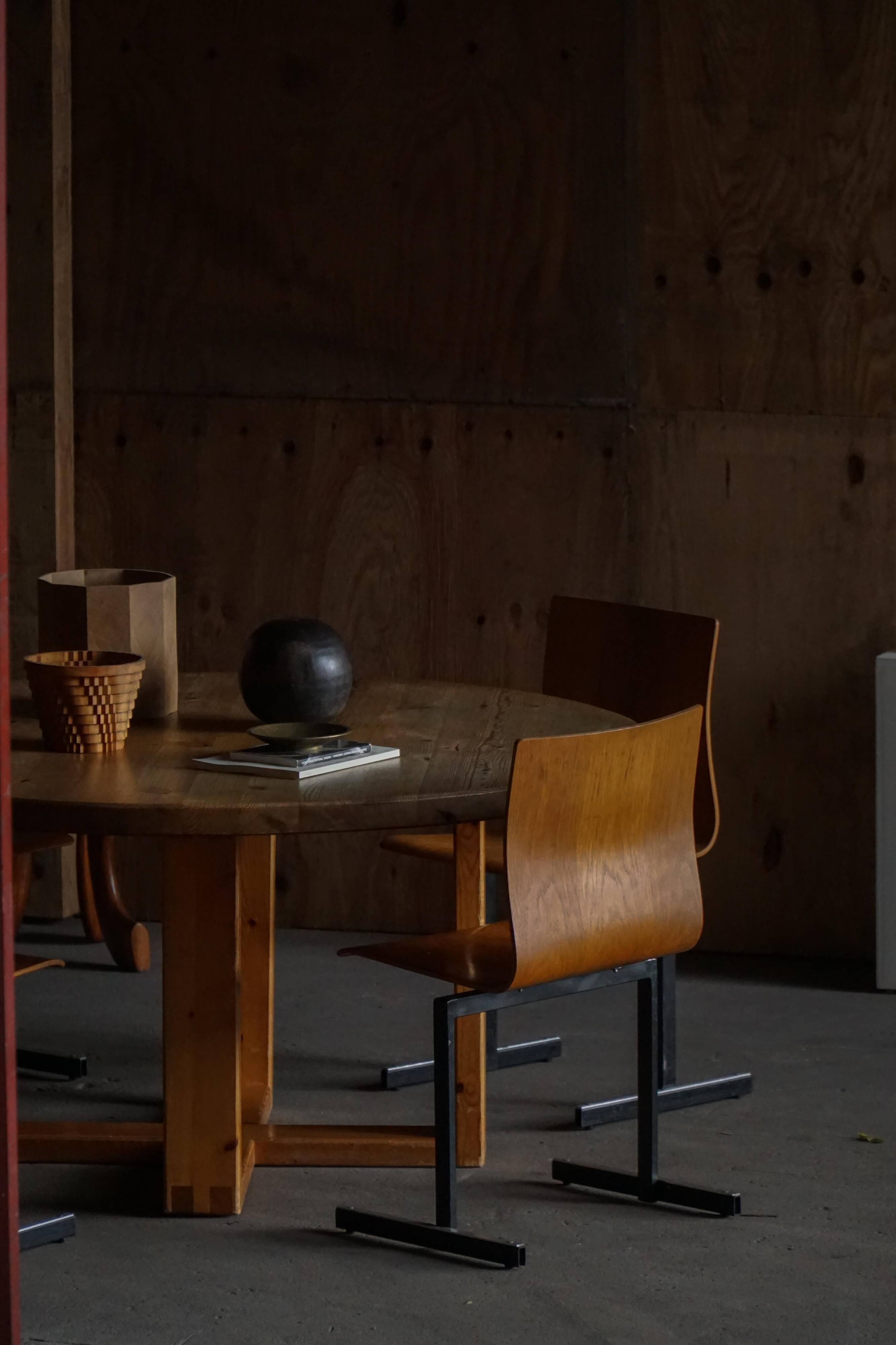 Set of 6 industrial stackable chairs by Niels Larsen, black metal and oak, 1960s.