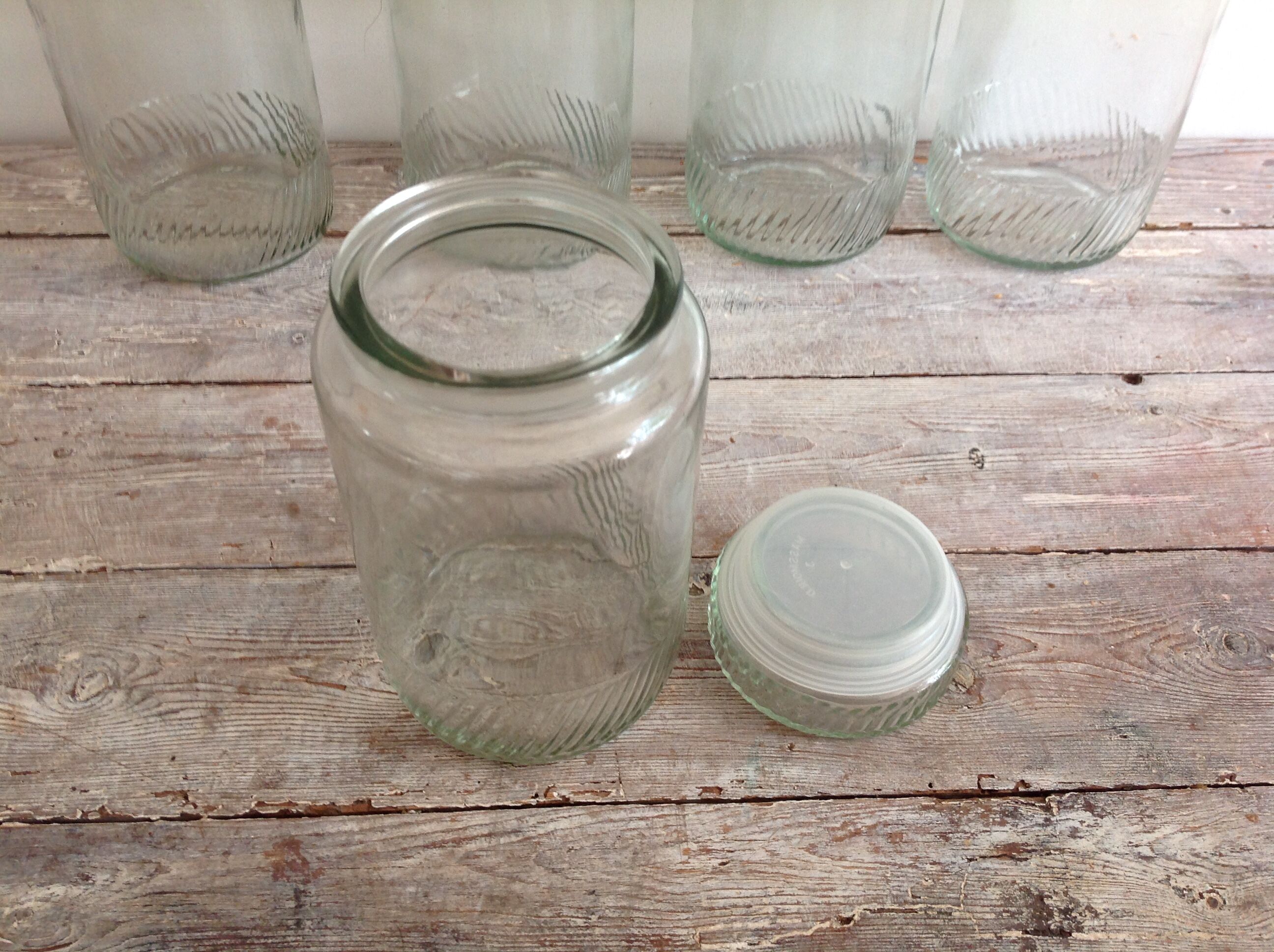 Series of 8 jars