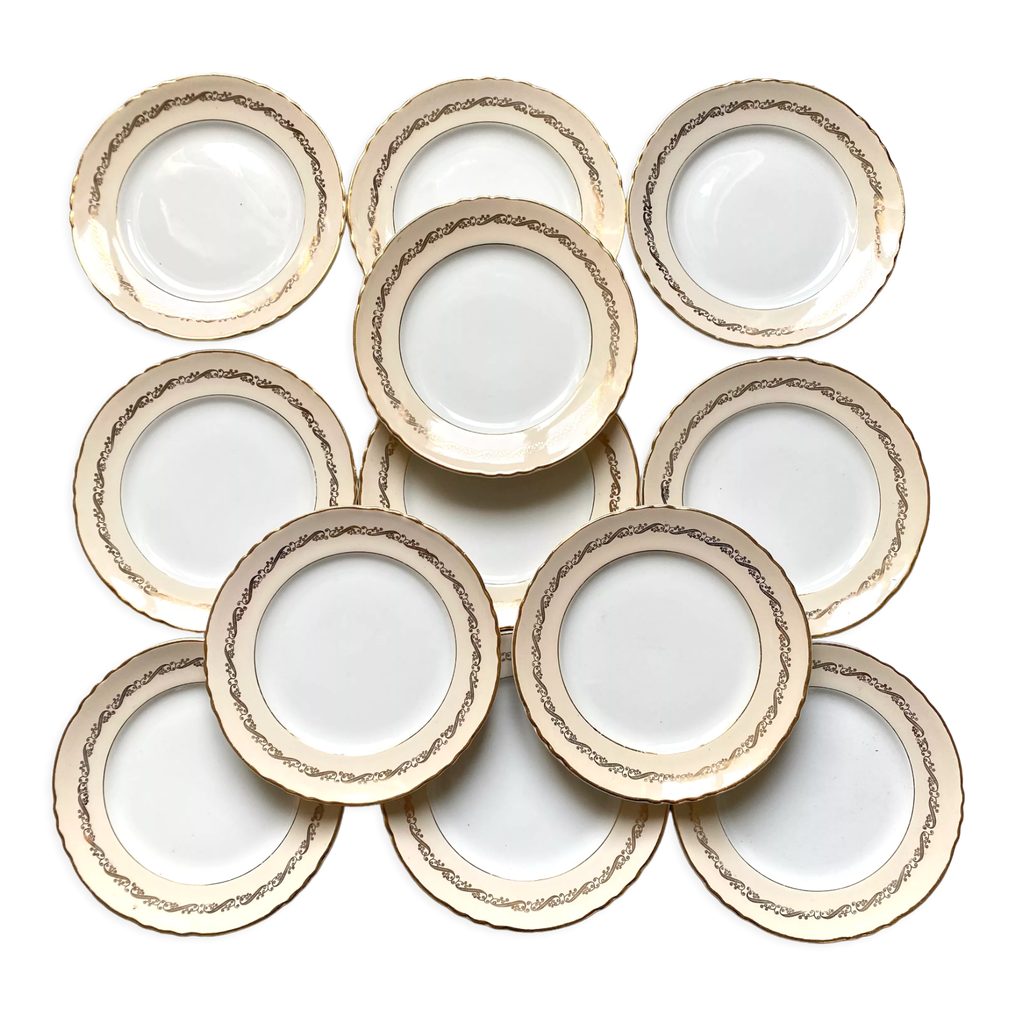 Old dessert plates Moulin des loups