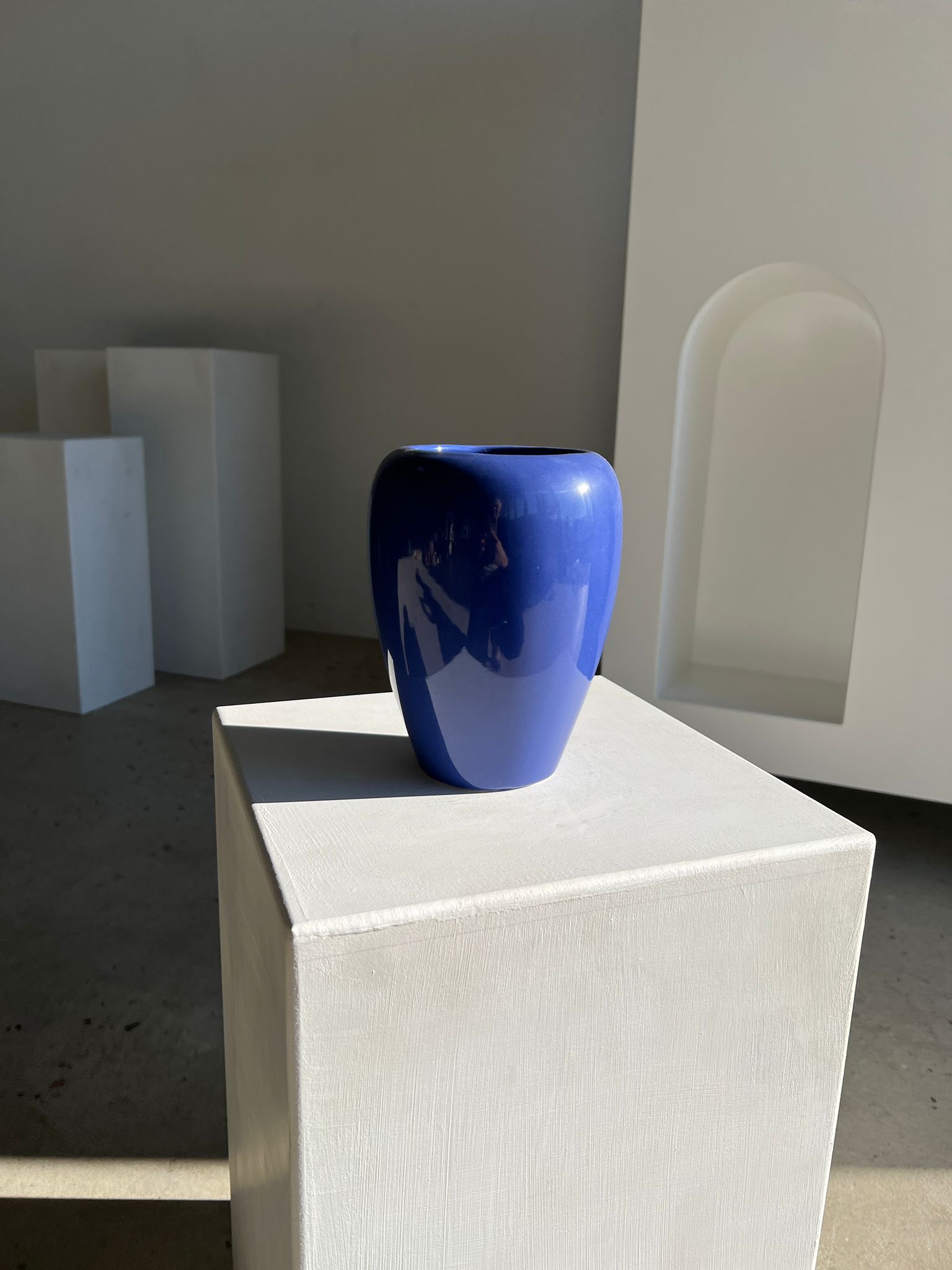 Modern vase oblong dark blue / dark purple H:19cm