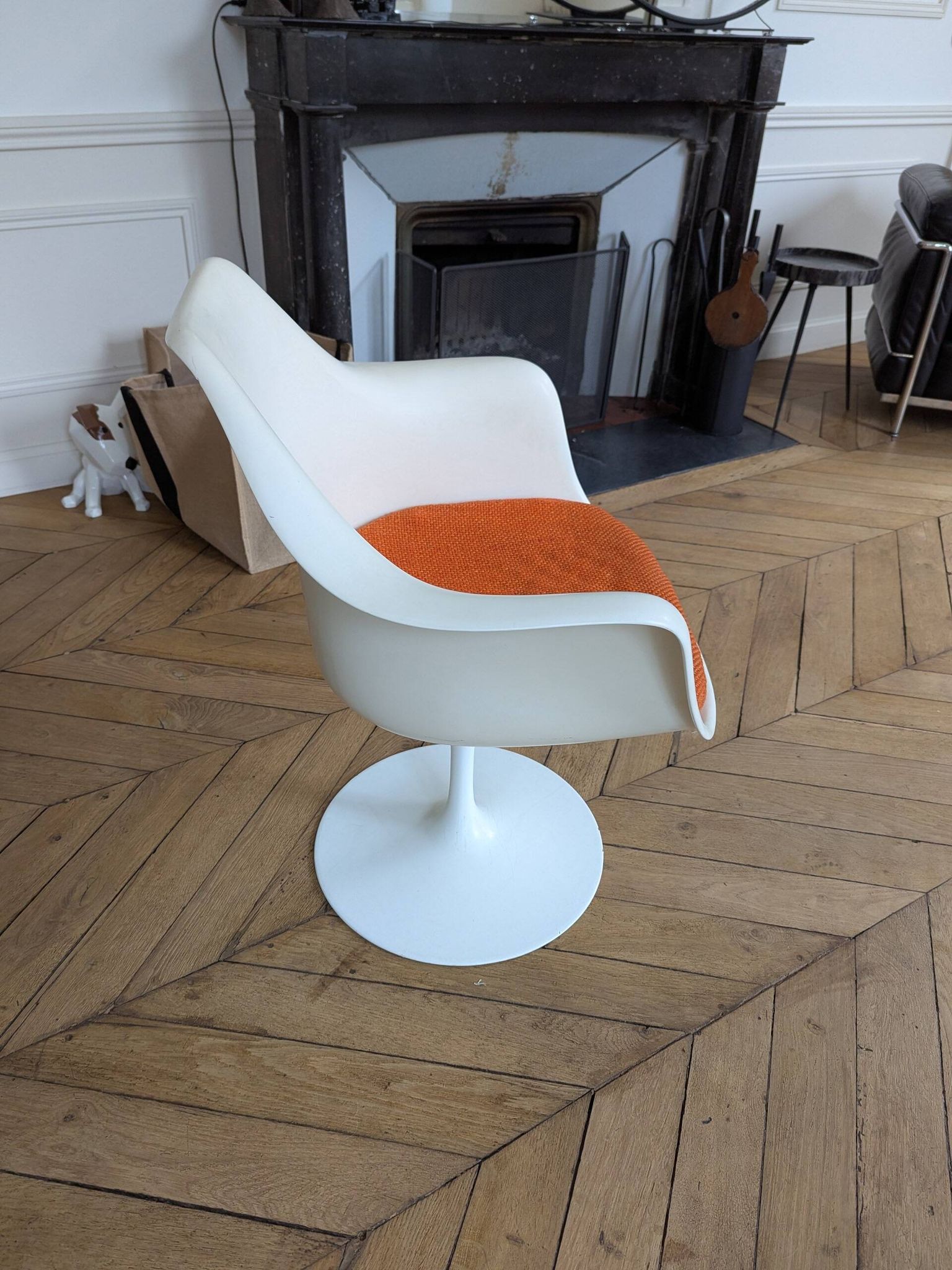 Pair of Tulip Knoll Saarinen armchairs