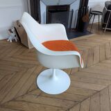 Pair of Tulip Knoll Saarinen armchairs