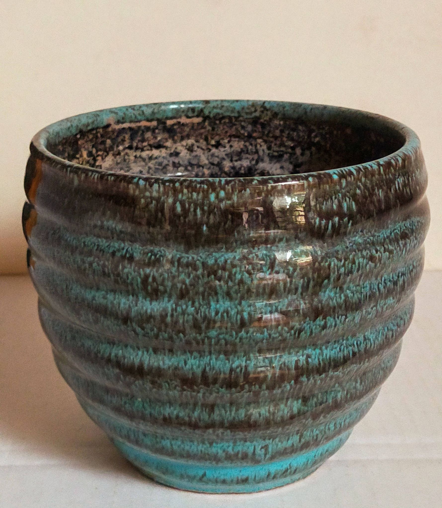 Ceramic planter with speckled enamel gadroons from the 1940s