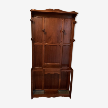 Cloakroom with walnut coat holder