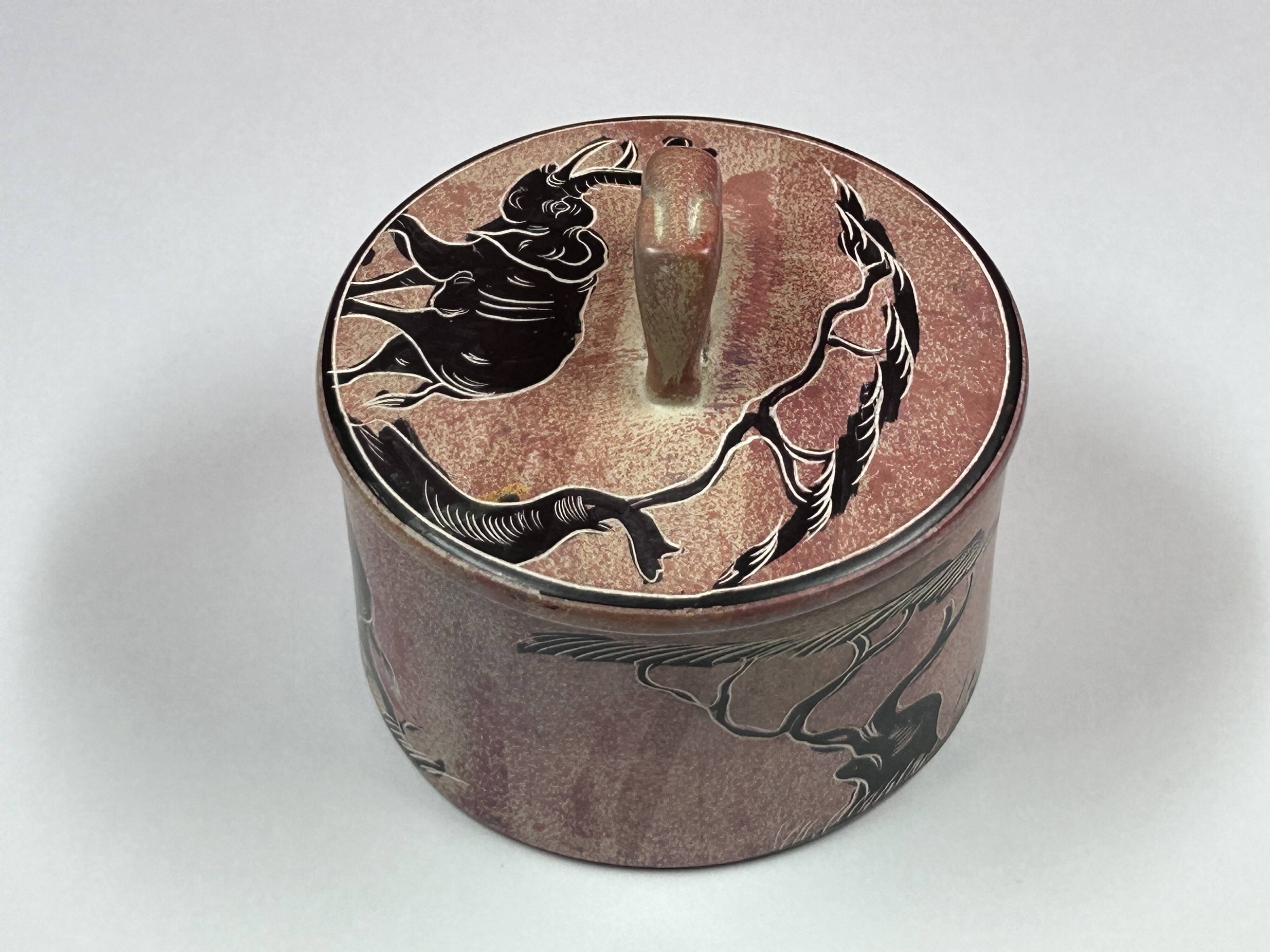 Soapstone box, trinket dish, candy dish with elephant decoration, 9.5 x 9 cm