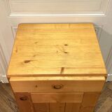 Bedside table / small chest of drawers in pine by Charlotte Perriand, Les Arcs
