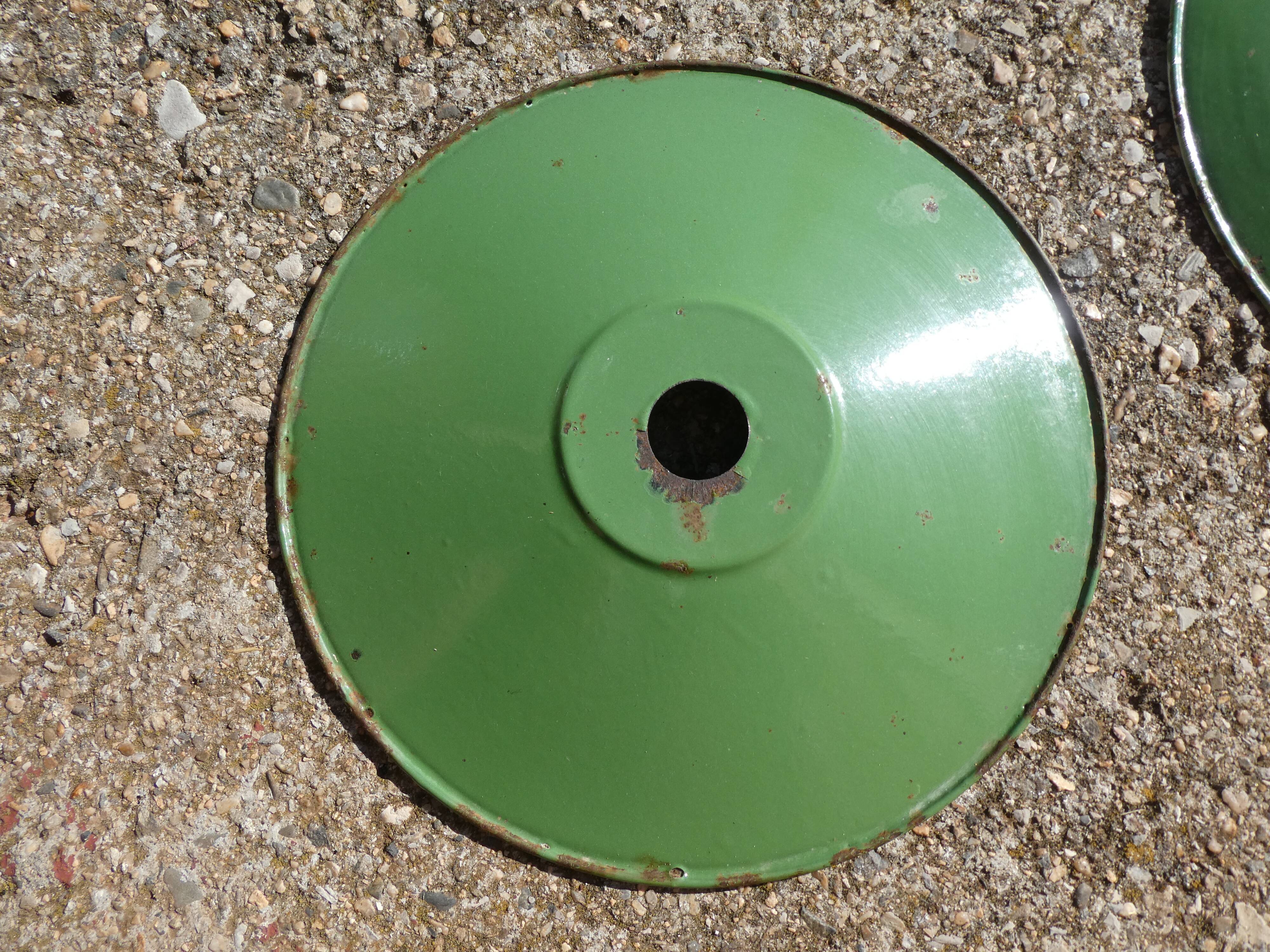 Set of 3 green lampshades in vintage enamelled sheet metal