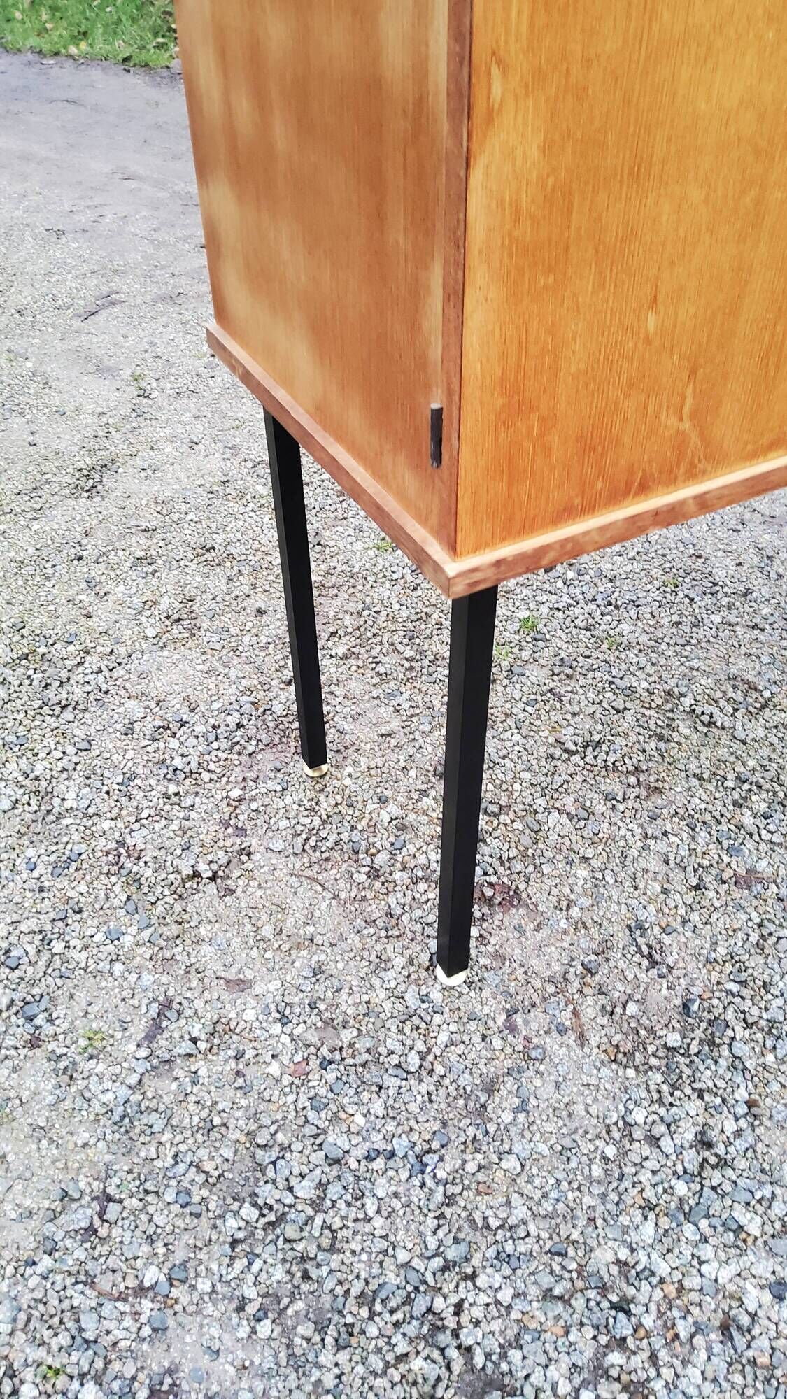 Buffet of the 60s in blond oak metal feet with square section